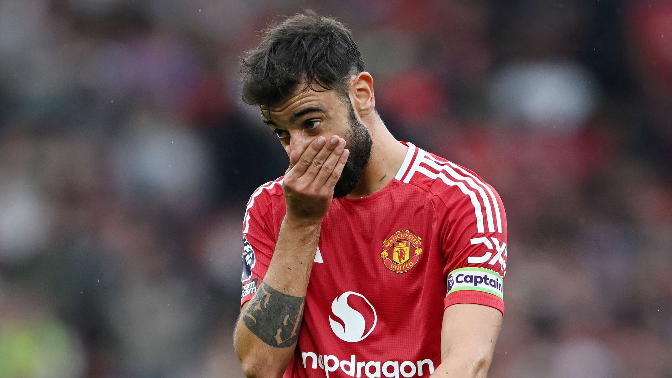 Ten Hag urged to strip Fernandes of Man Utd captaincy  