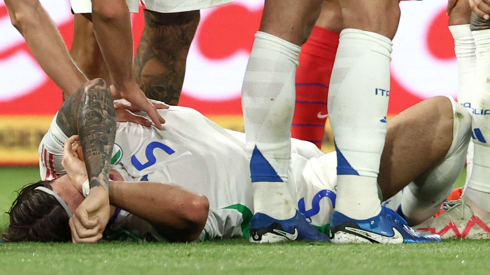 Calafiori injury update after Arsenal star's freak clash  