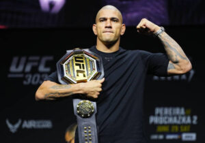 Dana White comments on Alex Pereira's decision to challenge Dricus Du Plessis Dana White comments on Alex Pereira's decision to challenge Dricus Du Plessis