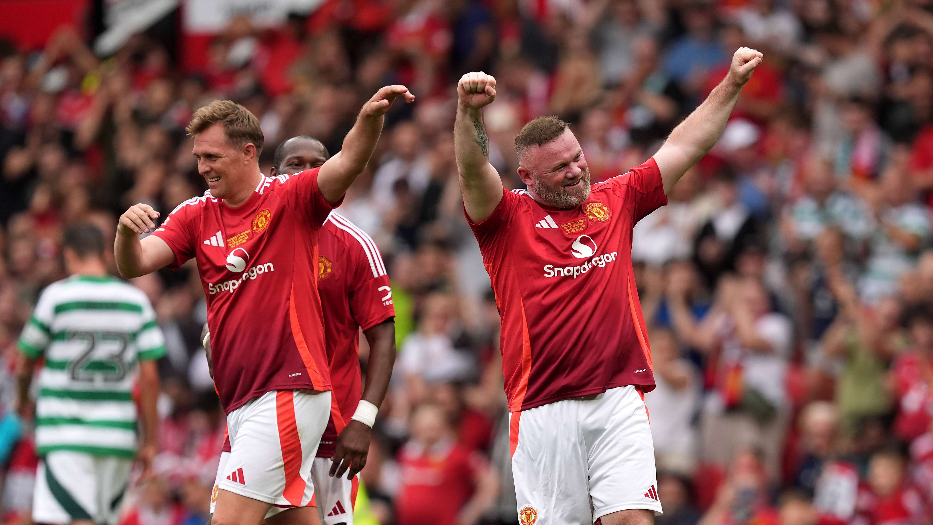 'Teach Rashford please' - Fans wowed by Rooney free-kick  