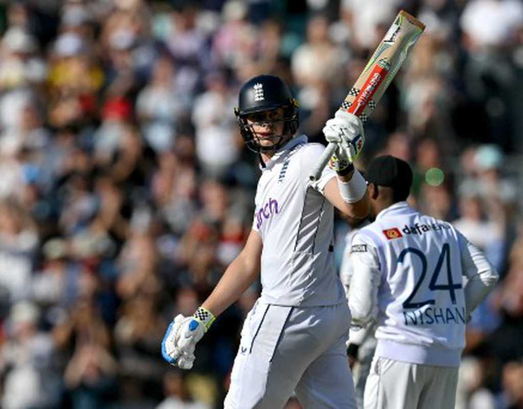 Vishwa, Kumara put SL on top despite Smith defiance  