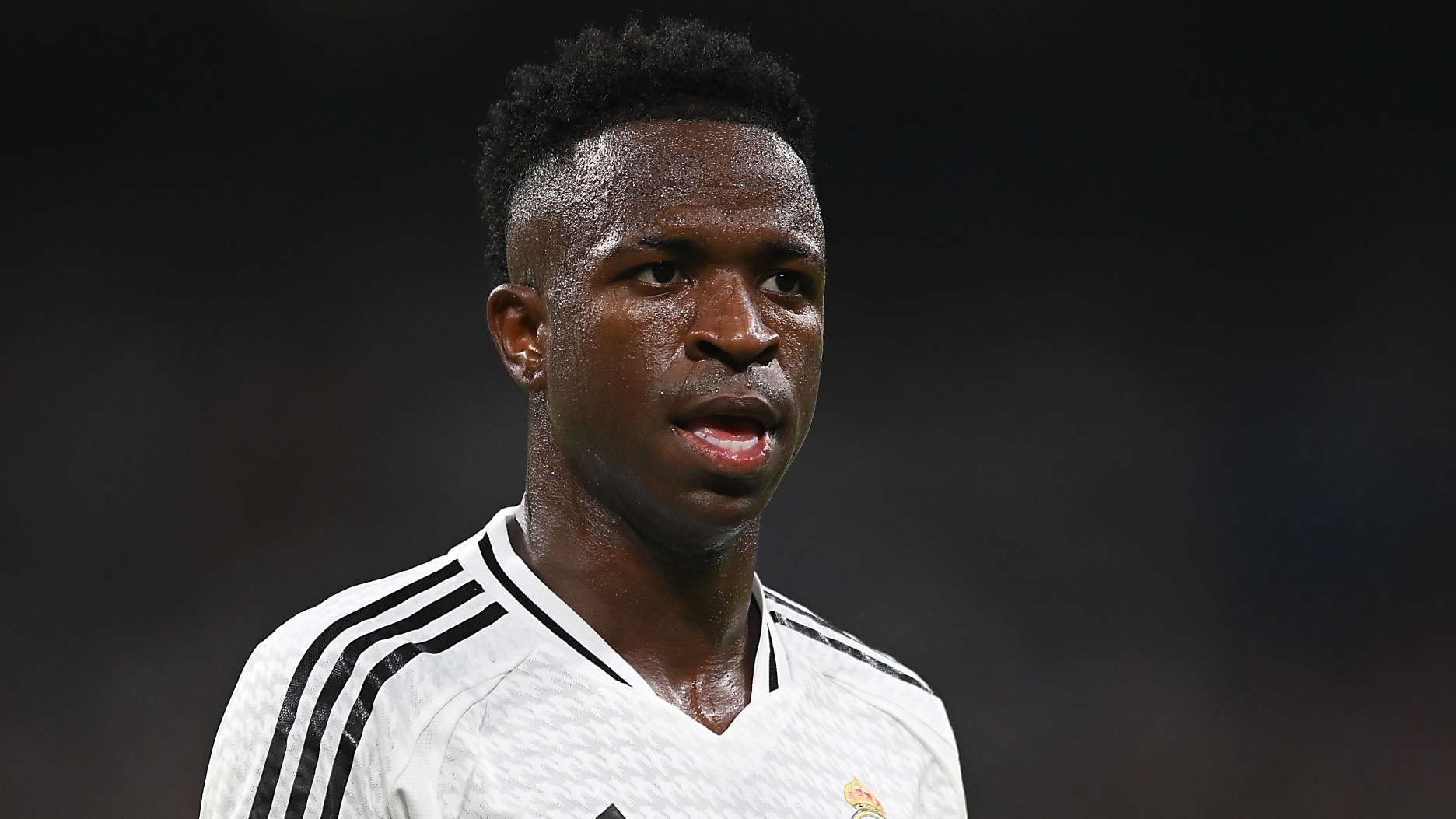 📽️ | Barcelona fans chant for Vinicius Jr to 'die'  