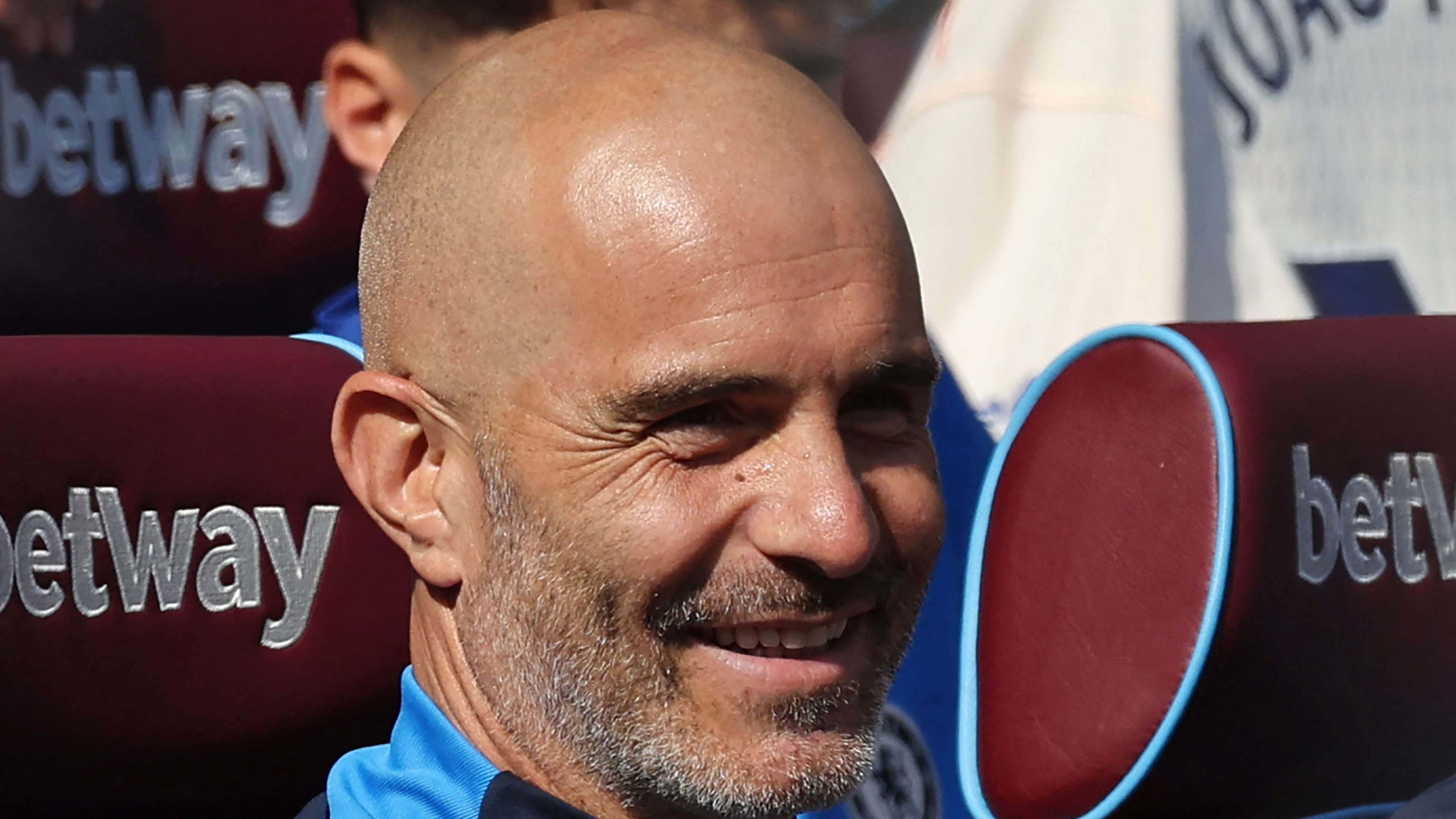 📽️ | 'Very warm!' - Maresca bizarrely forced to get changed  
