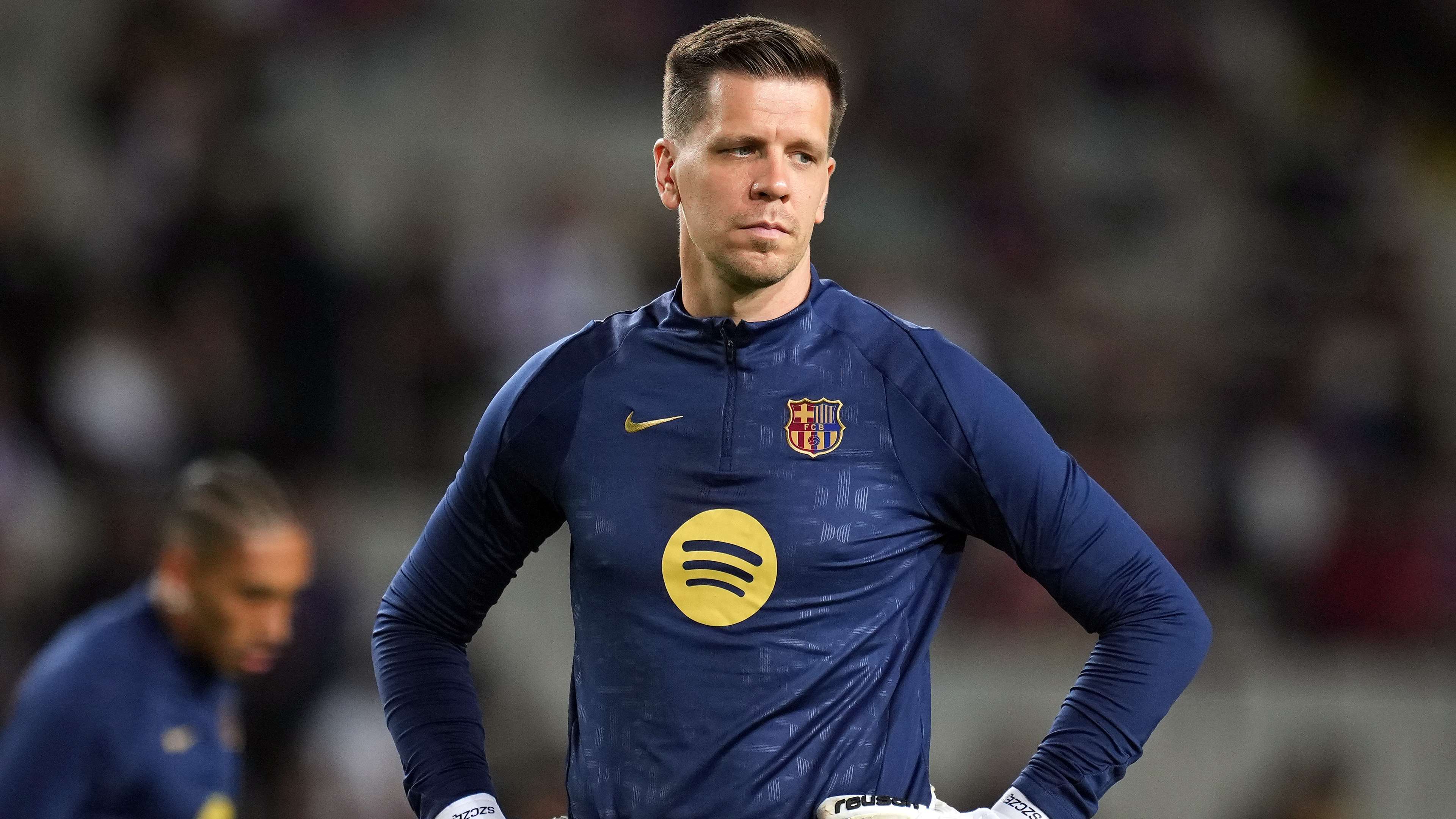 Szczesny says Flick is right to leave him on Barca bench  