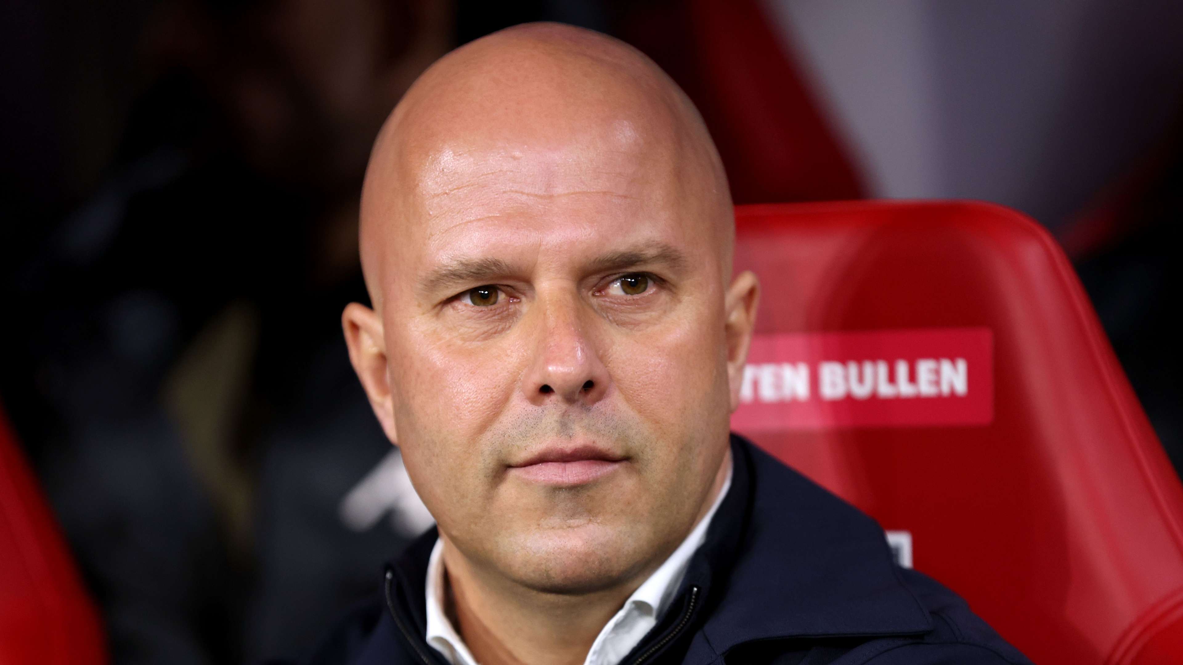 Slot defends English referees amid Arsenal controversies  