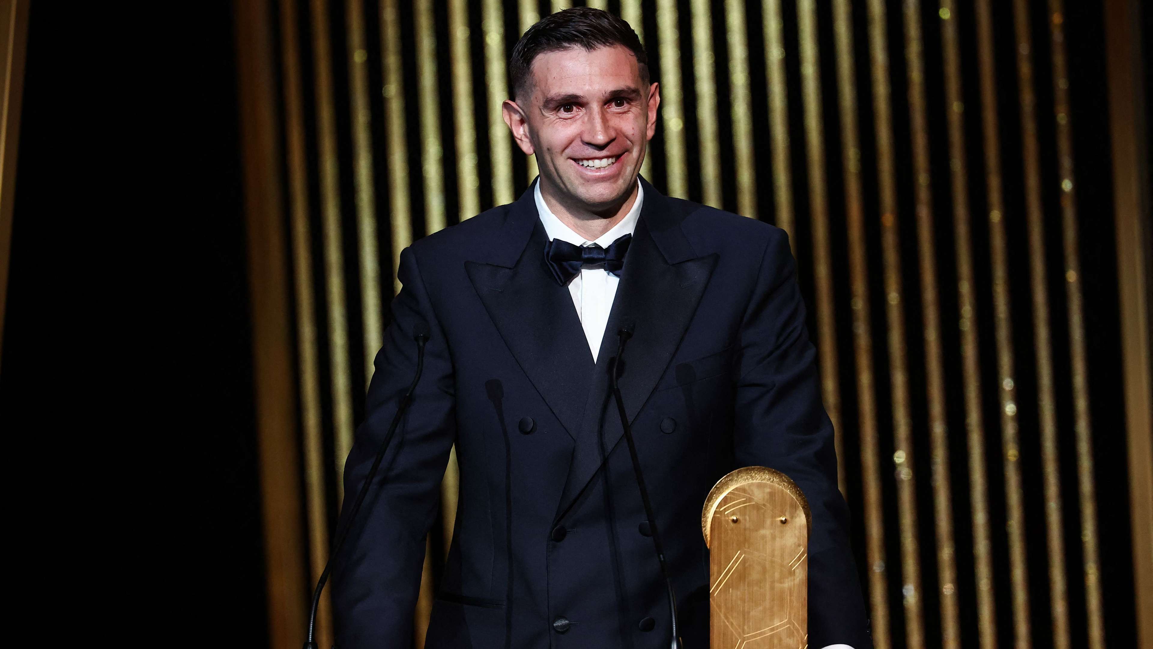 Emiliano Martinez wins Yashin Trophy again  