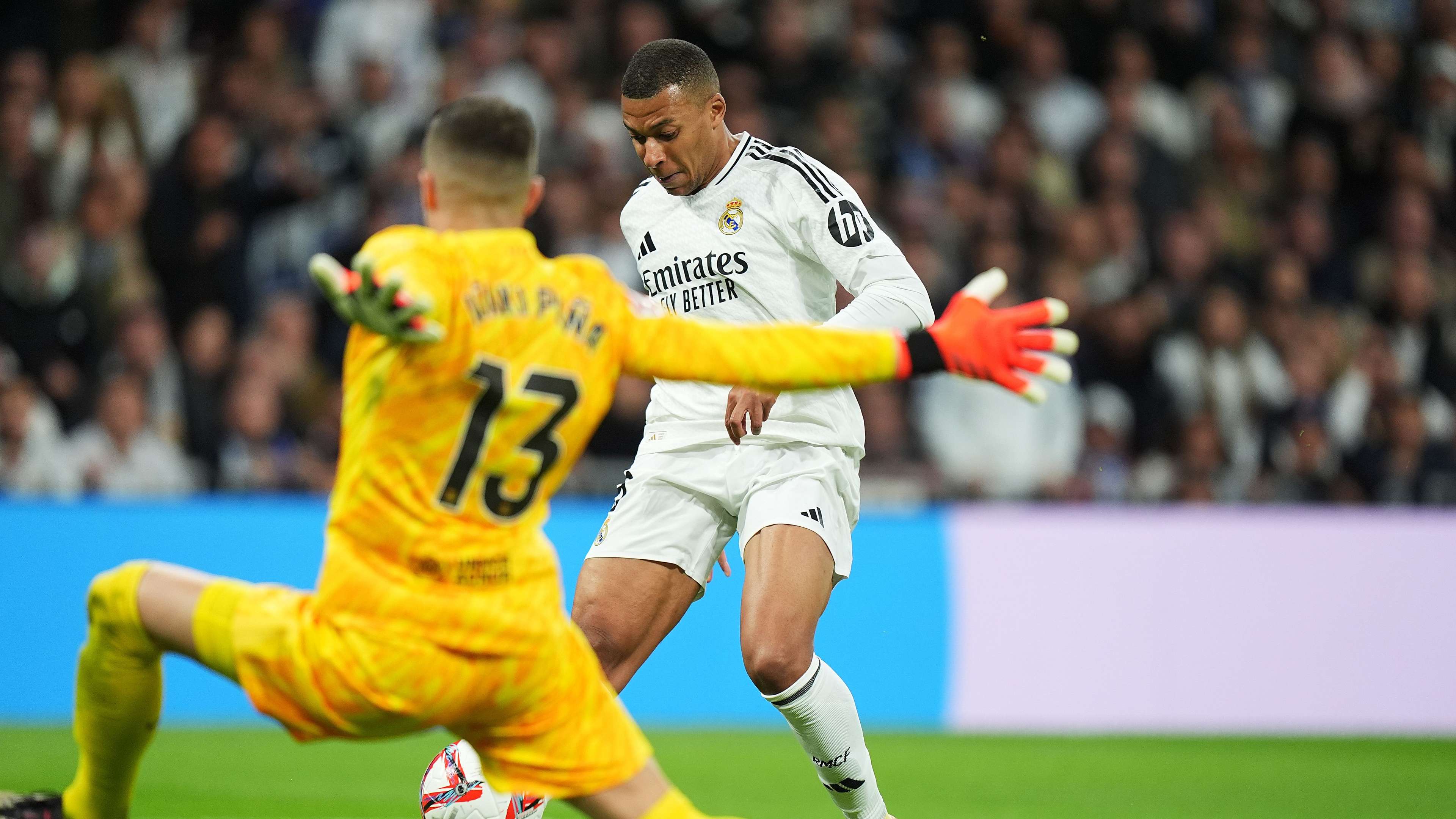 📽️ | Offside trap! Mbappe denied incredible first Clasico goal  