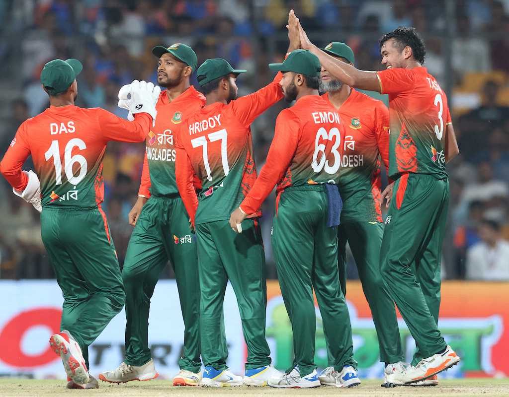 Bangladesh bowlers look to stall India in Delhi's batting paradise  