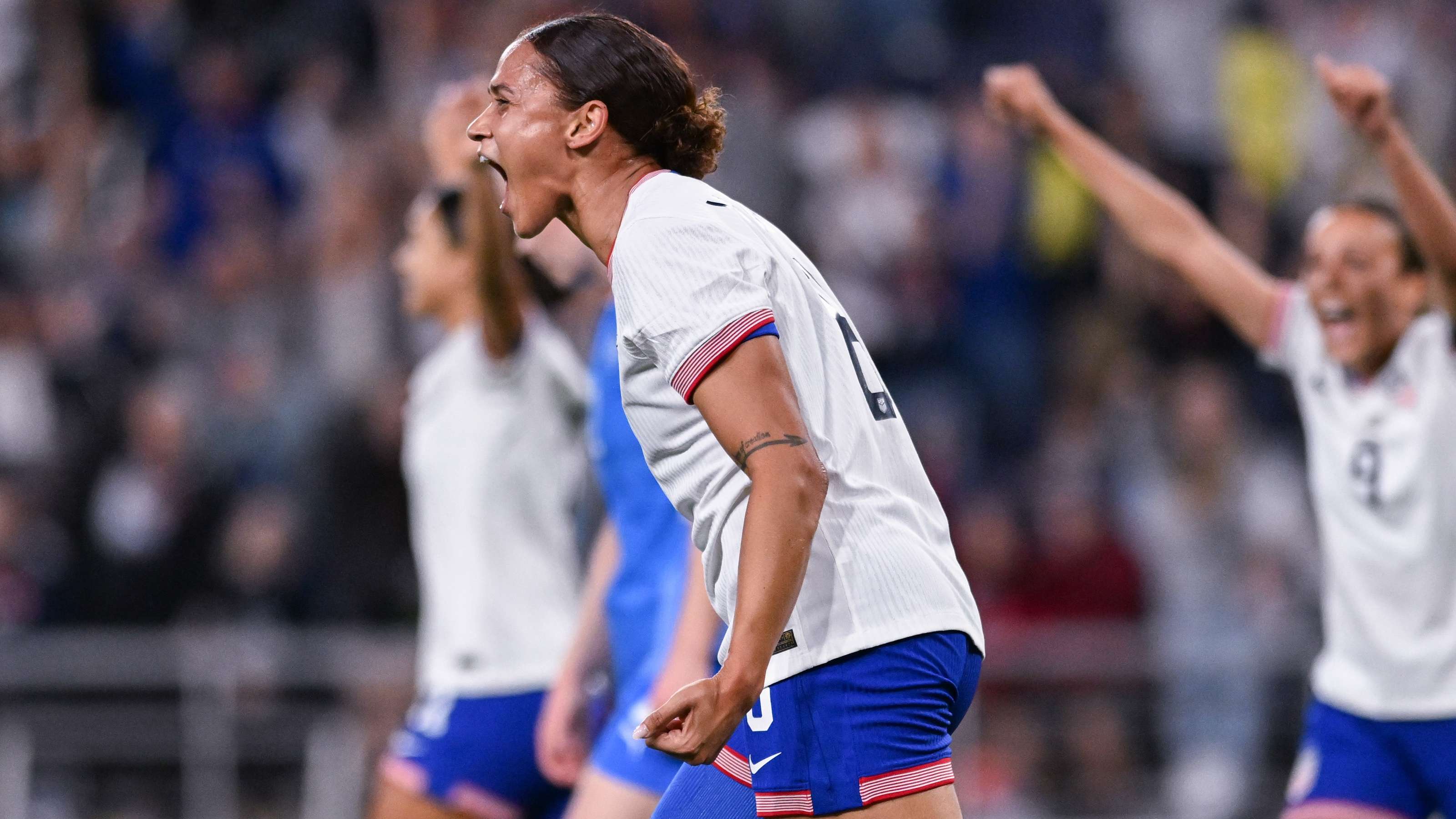 Familiar faces, new faces: Combination leads USWNT to win  