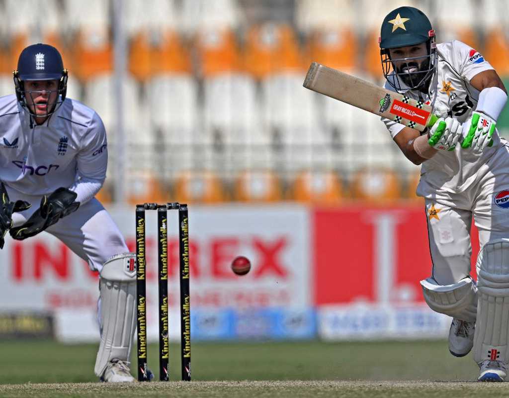 Pakistan strengthen their grip in Multan  