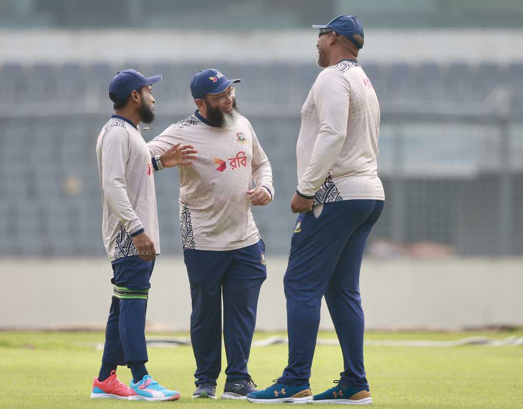 Mushtaq join Bangladesh team as spin consultant for South Africa series  