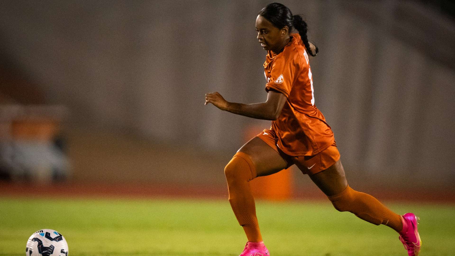 Texas' Byars signs San Diego Wave deal in post-draft NWSL  