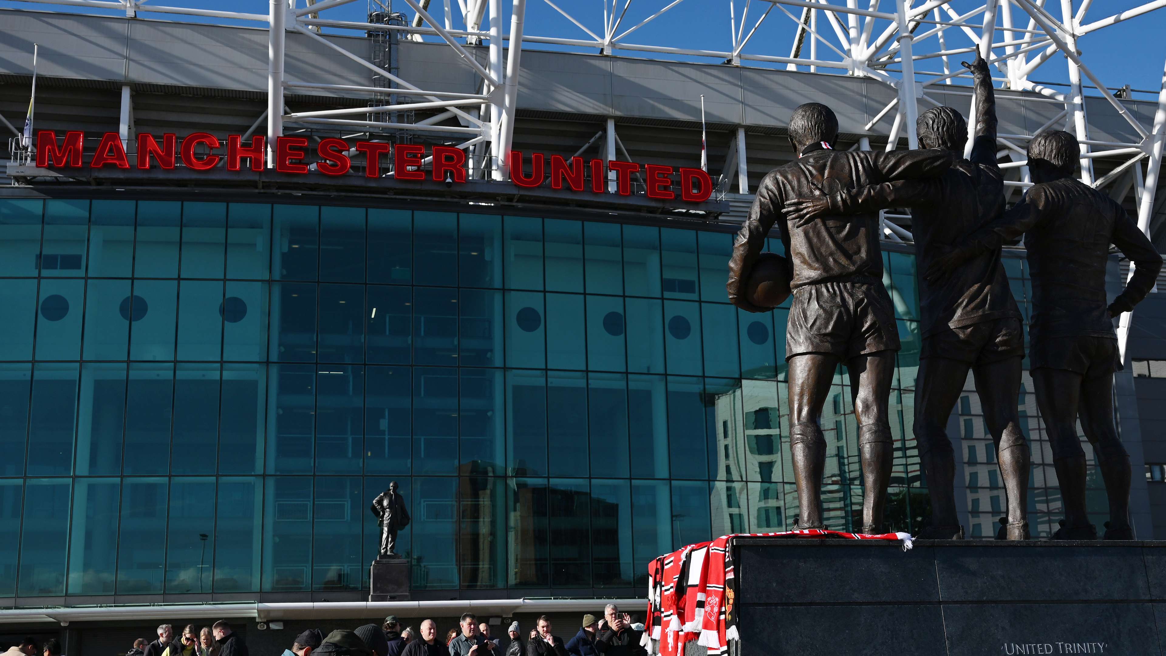 Man Utd mourn death of ex-academy graduate Young aged 71  