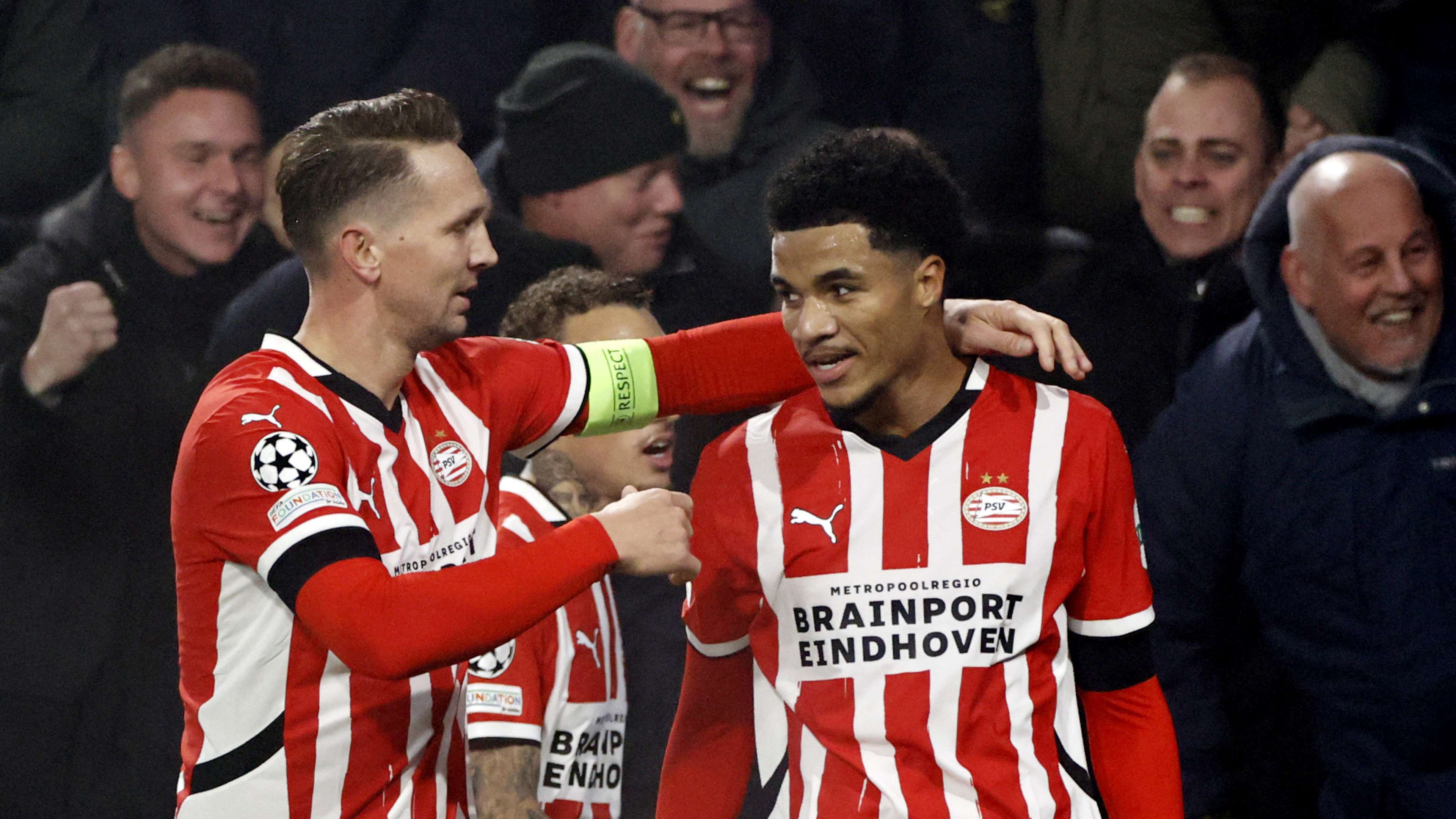 📽️ | Tillman hits 10-goal mark with stunning curler for PSV  