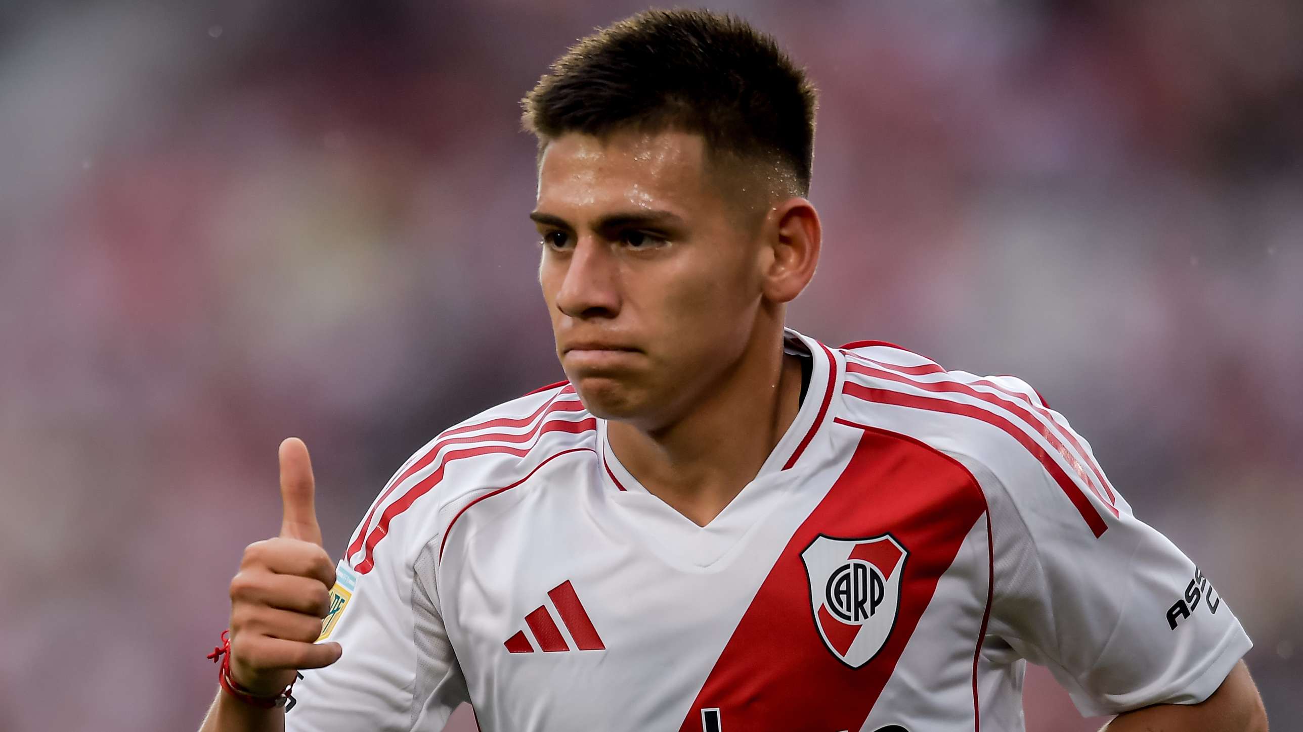Echeverri bids farewell to River Plate before joining Man City  