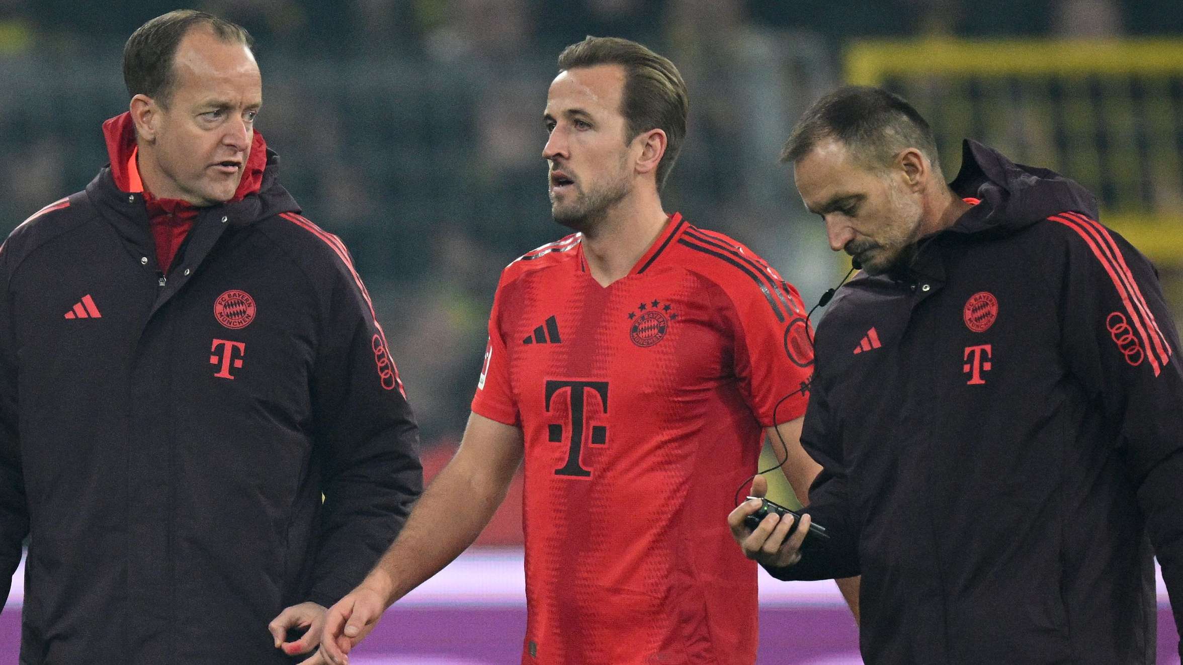 Kane's year over? Kompany issues injury update on Bayern star  