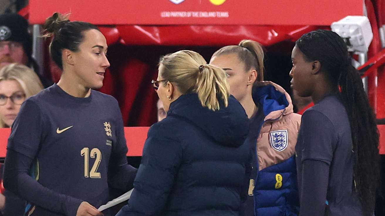 'Human mistake' prevents Bronze coming on as substitute for Lionesses  