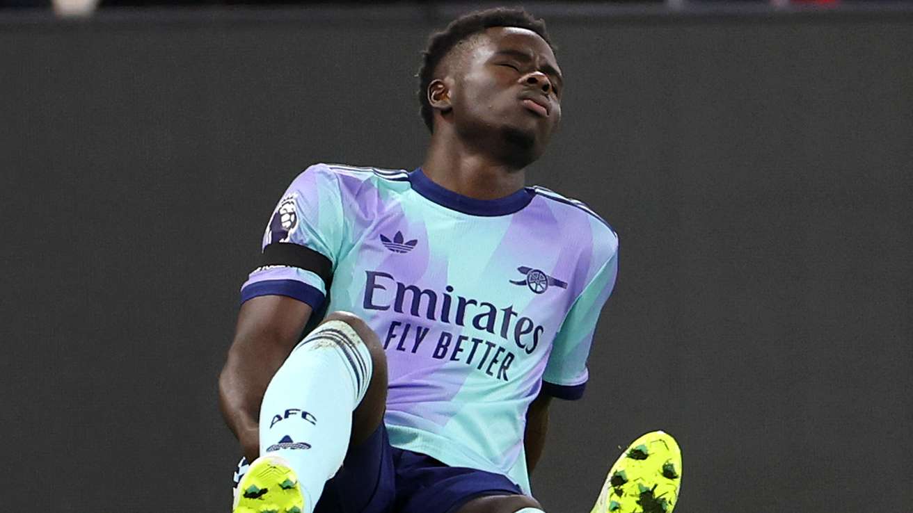 Arsenal fans in meltdown as Saka suffers injury against Palace  