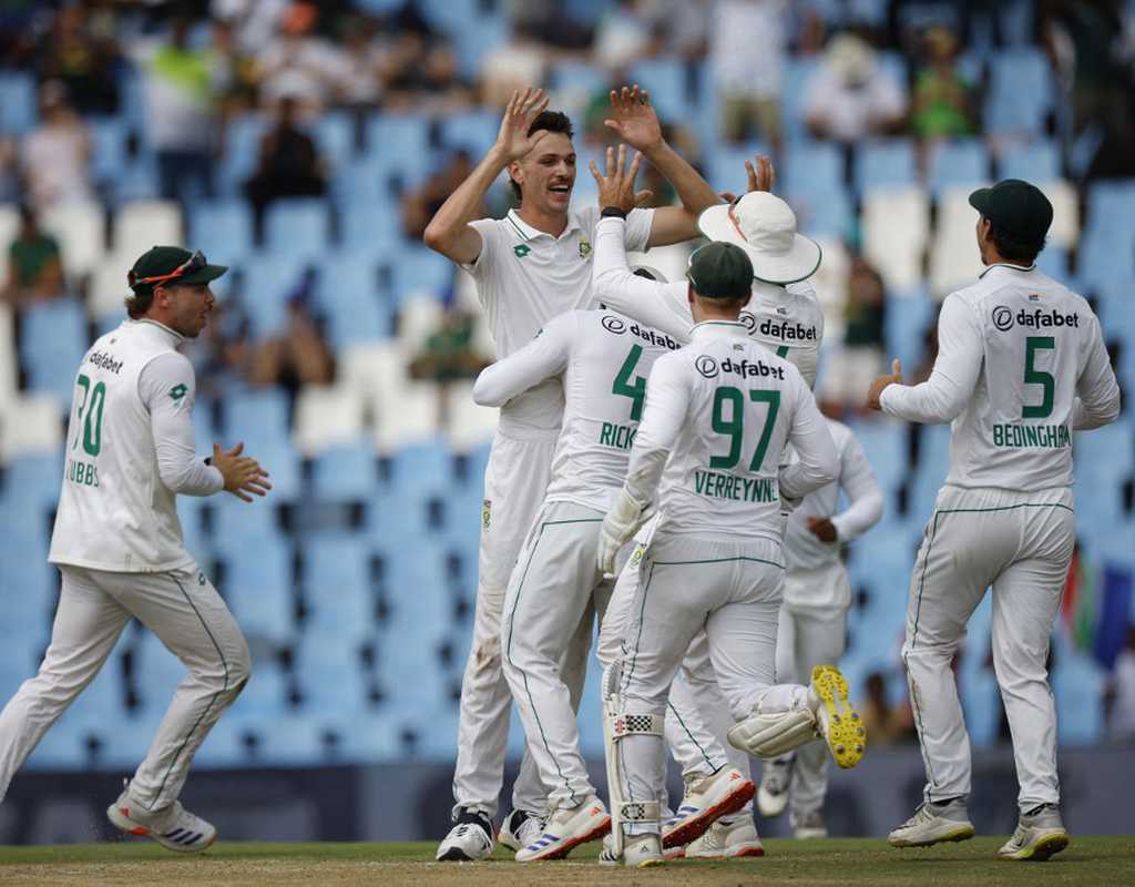 Jansen fifer keeps Pakistan in check  