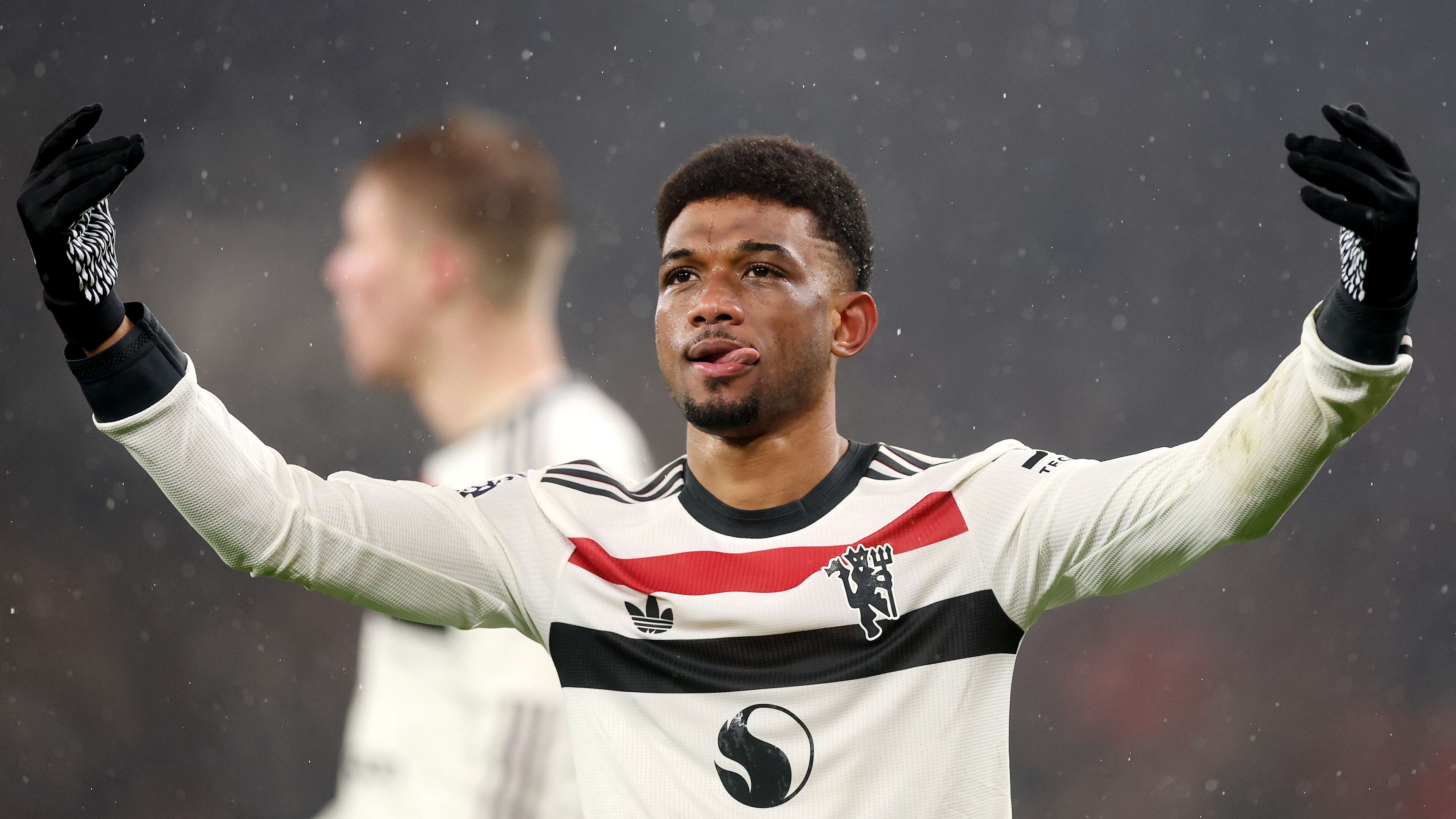 Amad set to sign Man Utd deal despite interest from 'top clubs'  