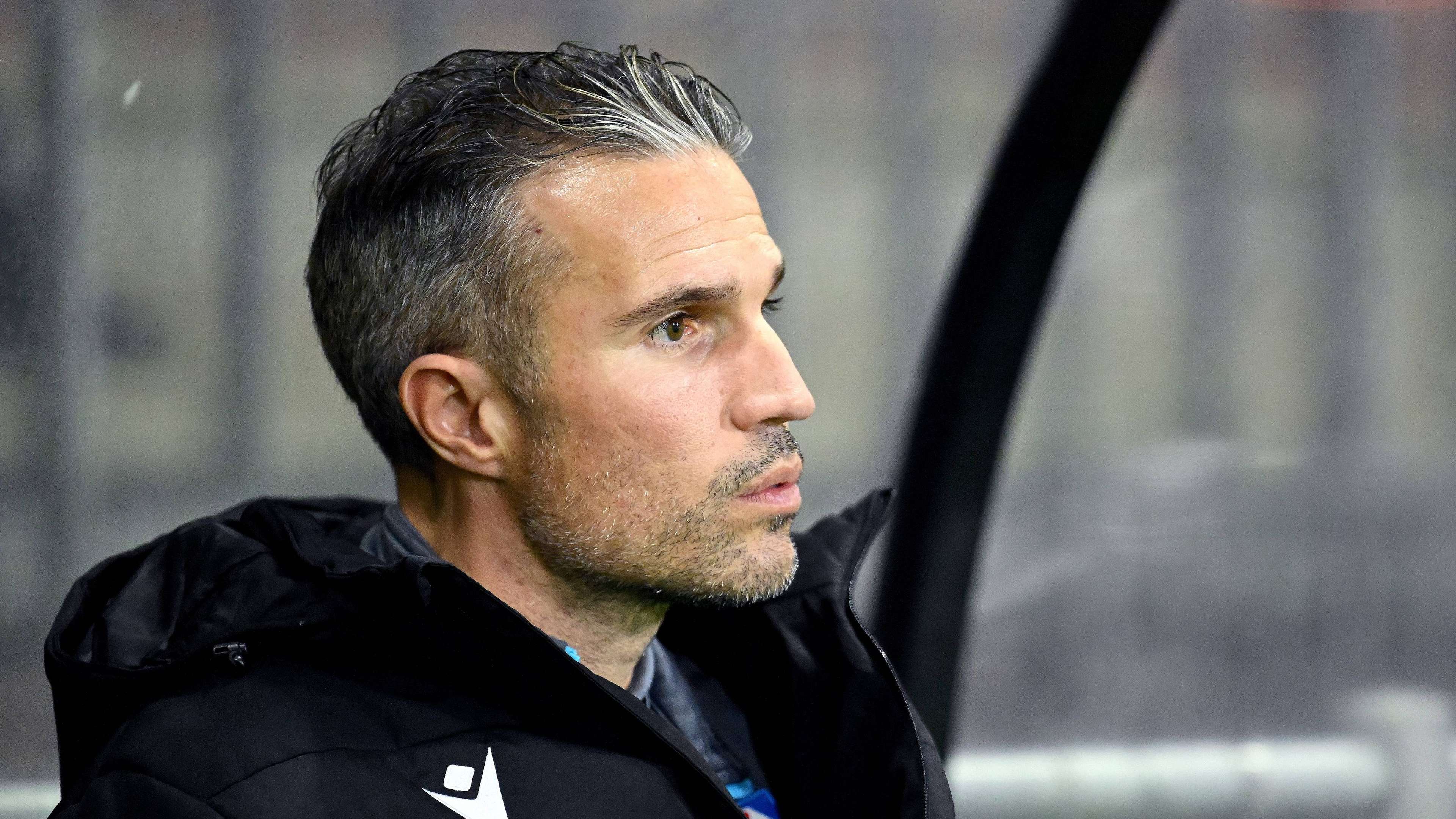 Van Persie torn apart for odd 'tactical goalkeeper substitution'  