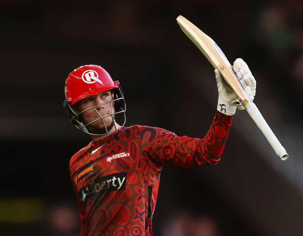 Fraser-McGurk ends lean run to keep Renegades alive  