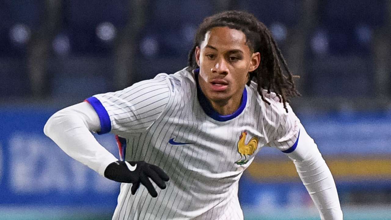 Chelsea complete deal to sign Saint-Etienne youngster  