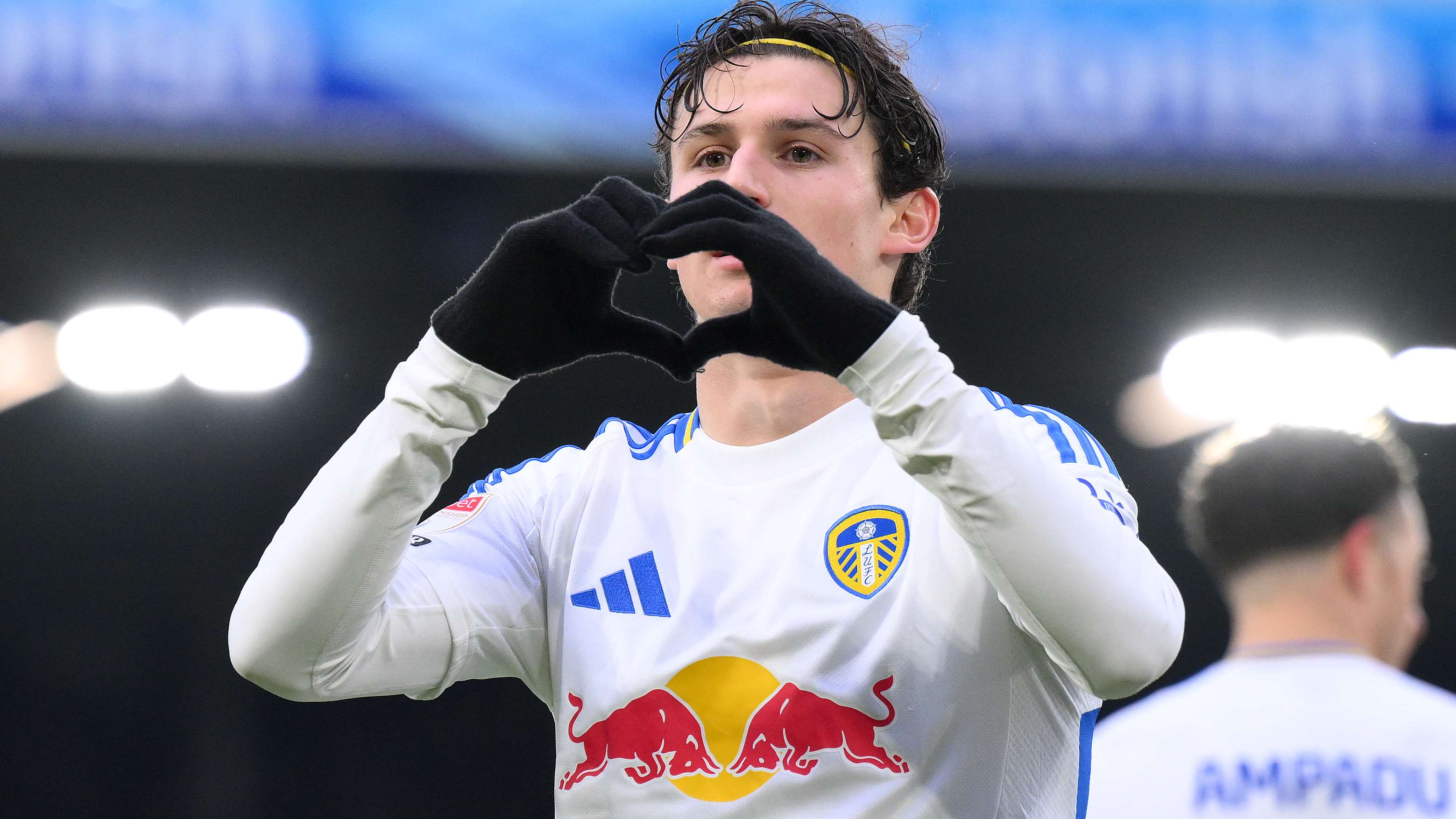 USMNT star Aaronson poses unexpected ‘bee’ challenge for Leeds  