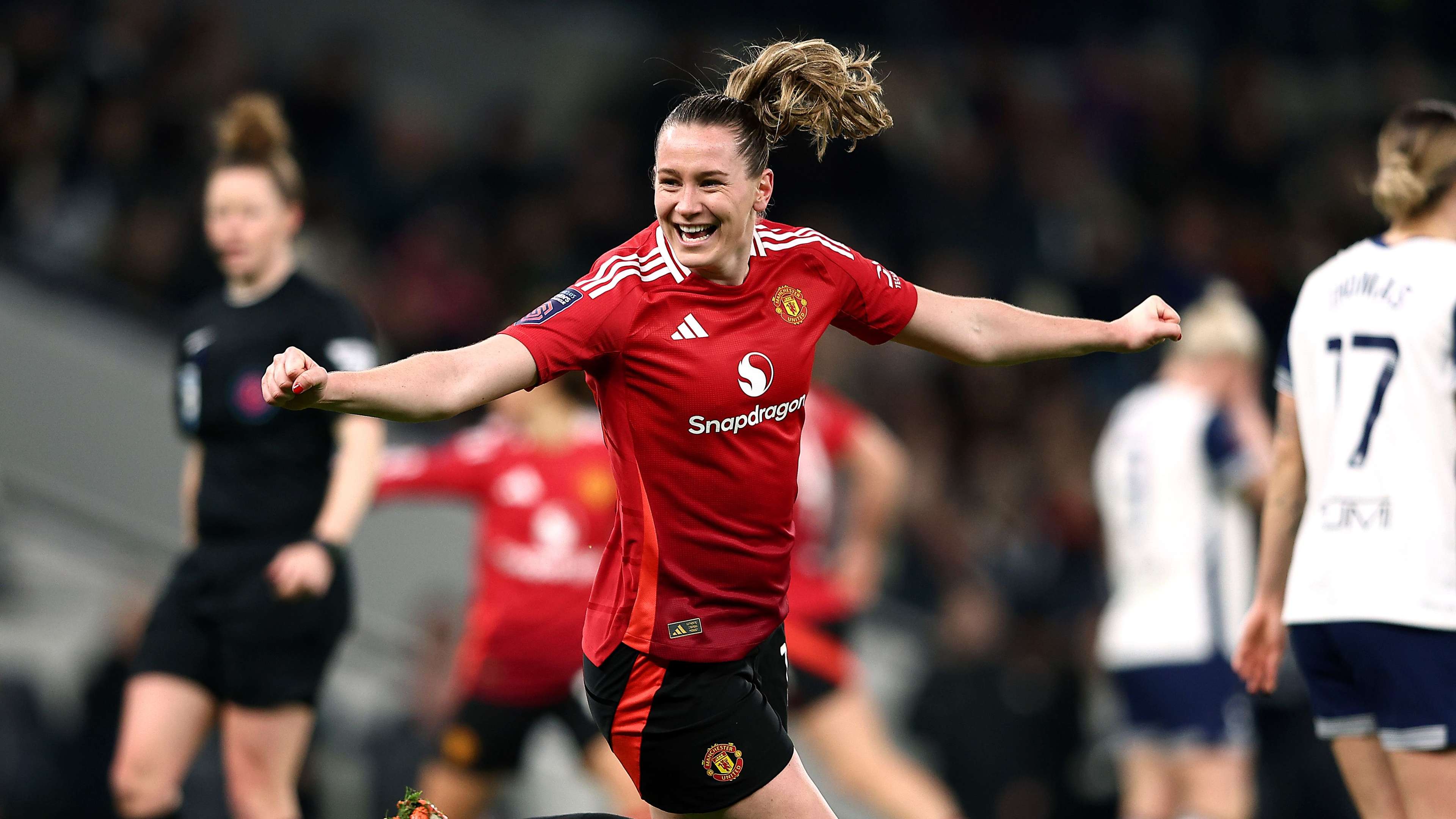 Sensational Terland strike keeps Man Utd's WSL title hopes alive  