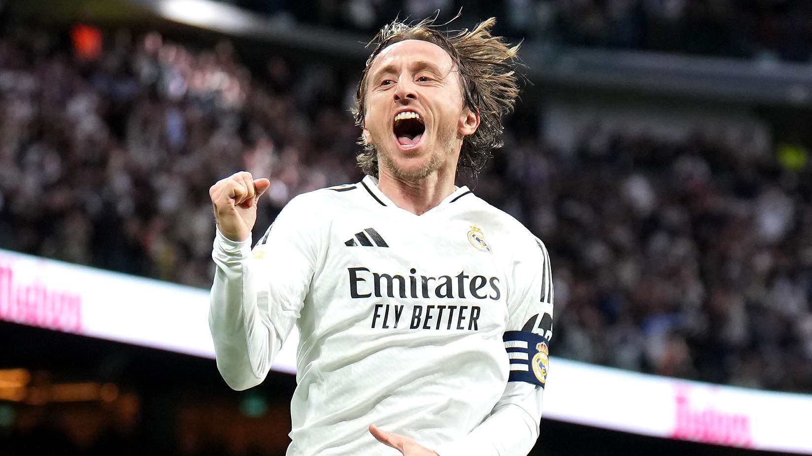 📽️ | Modric's still got it! Bellingham blown away by golazo  