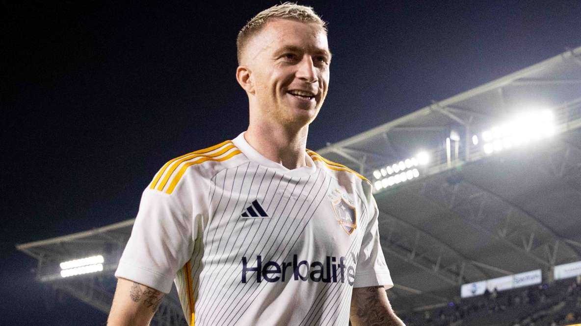 How much does Marco Reus earn at LA Galaxy?  