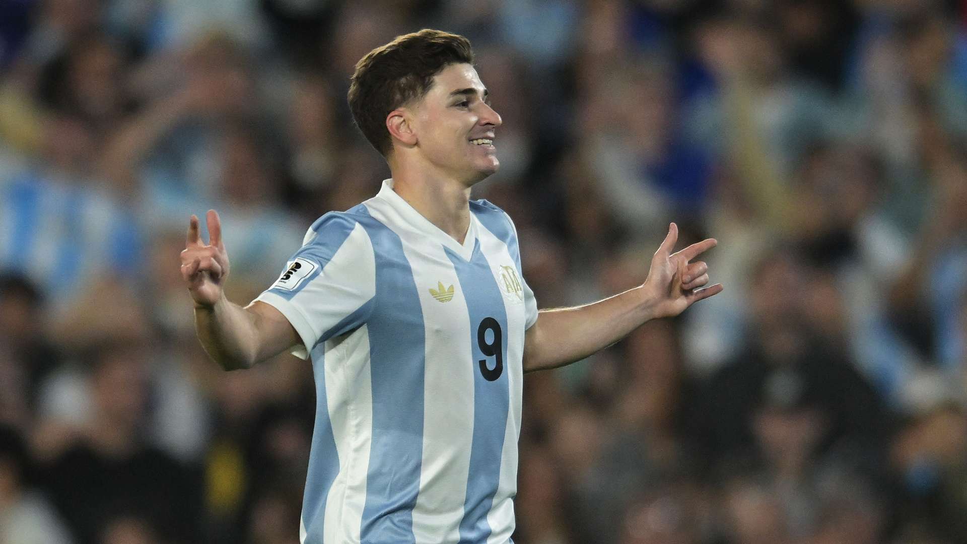 Alvarez, Fernandez in star roles as Argentina blow out Brazil  