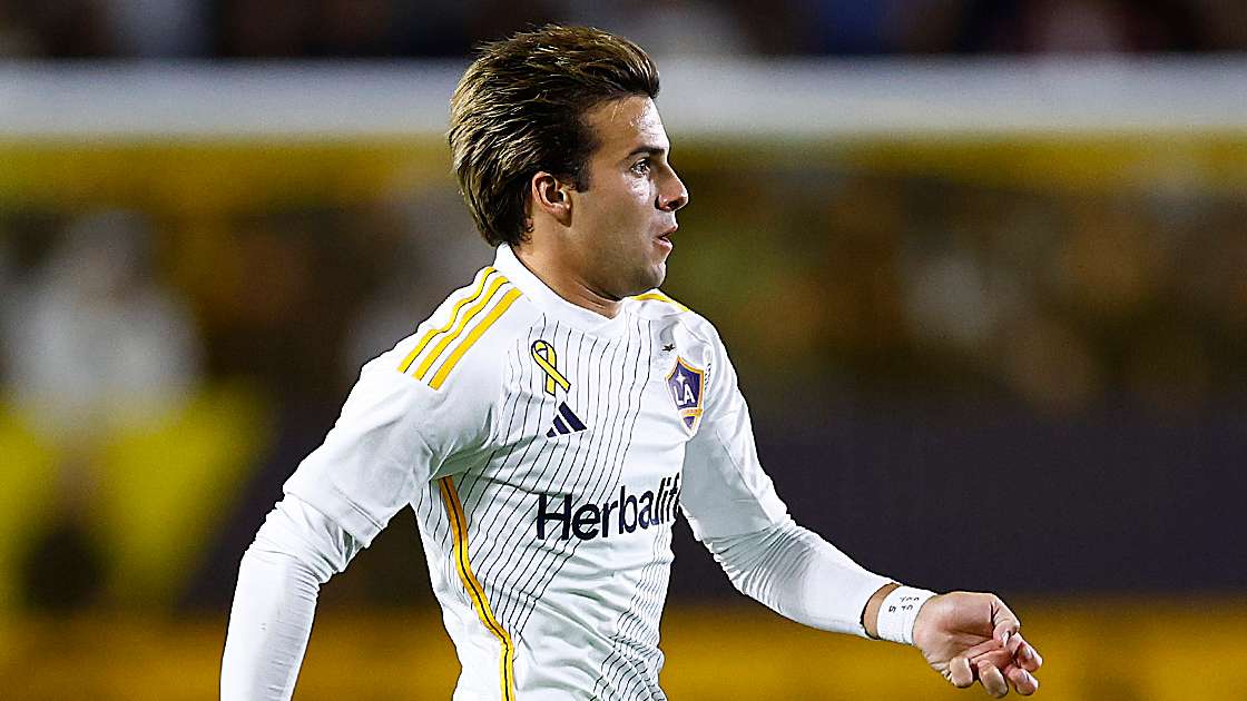 How much does Riqui Puig earn at LA Galaxy?  