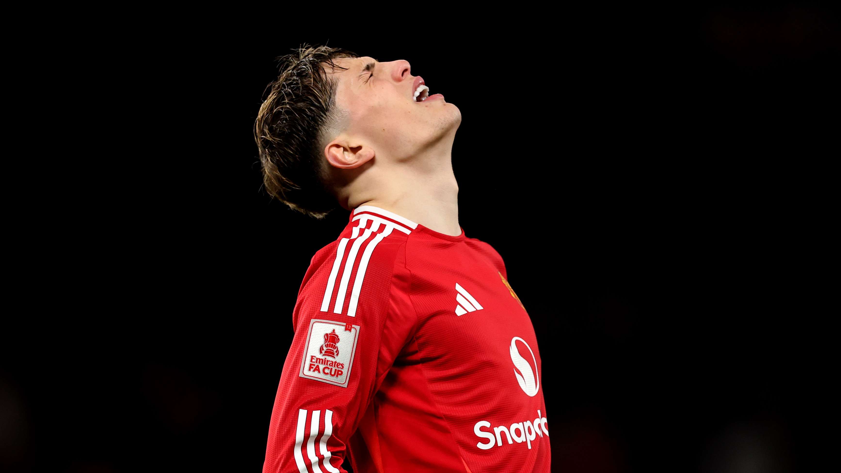 Garnacho goes viral for ignoring young Man Utd fan seeking autograph  