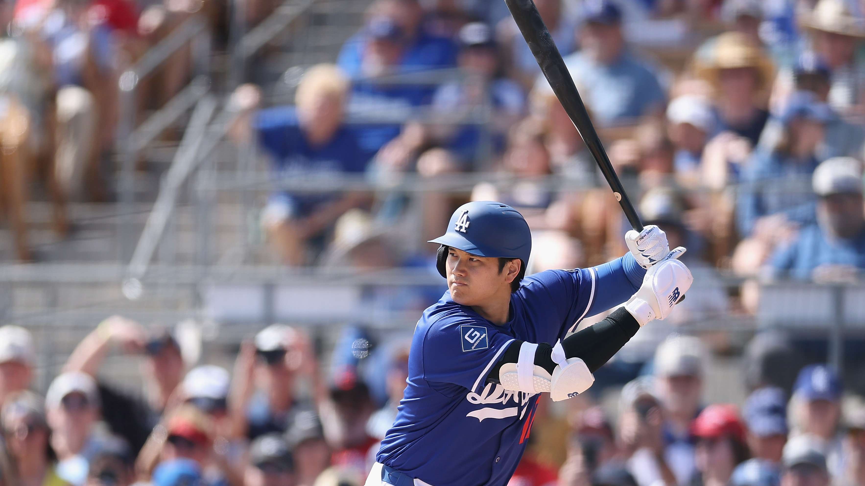 WATCH: Dodgers' Ohtani dazzles fans with soccer skills in Tokyo  