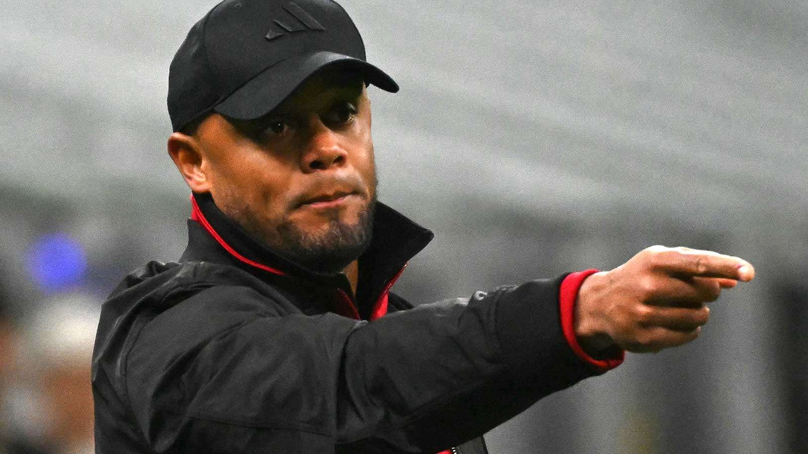 Mourinho slapped with ban after pinching Gala manager's nose  