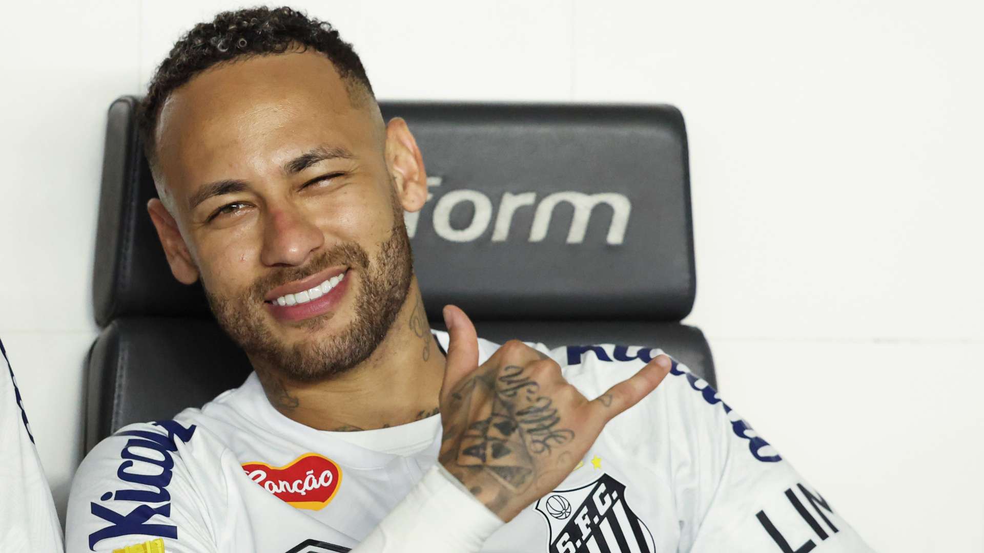 Neymar resists urge to take 'penalty from president' at Kings League  