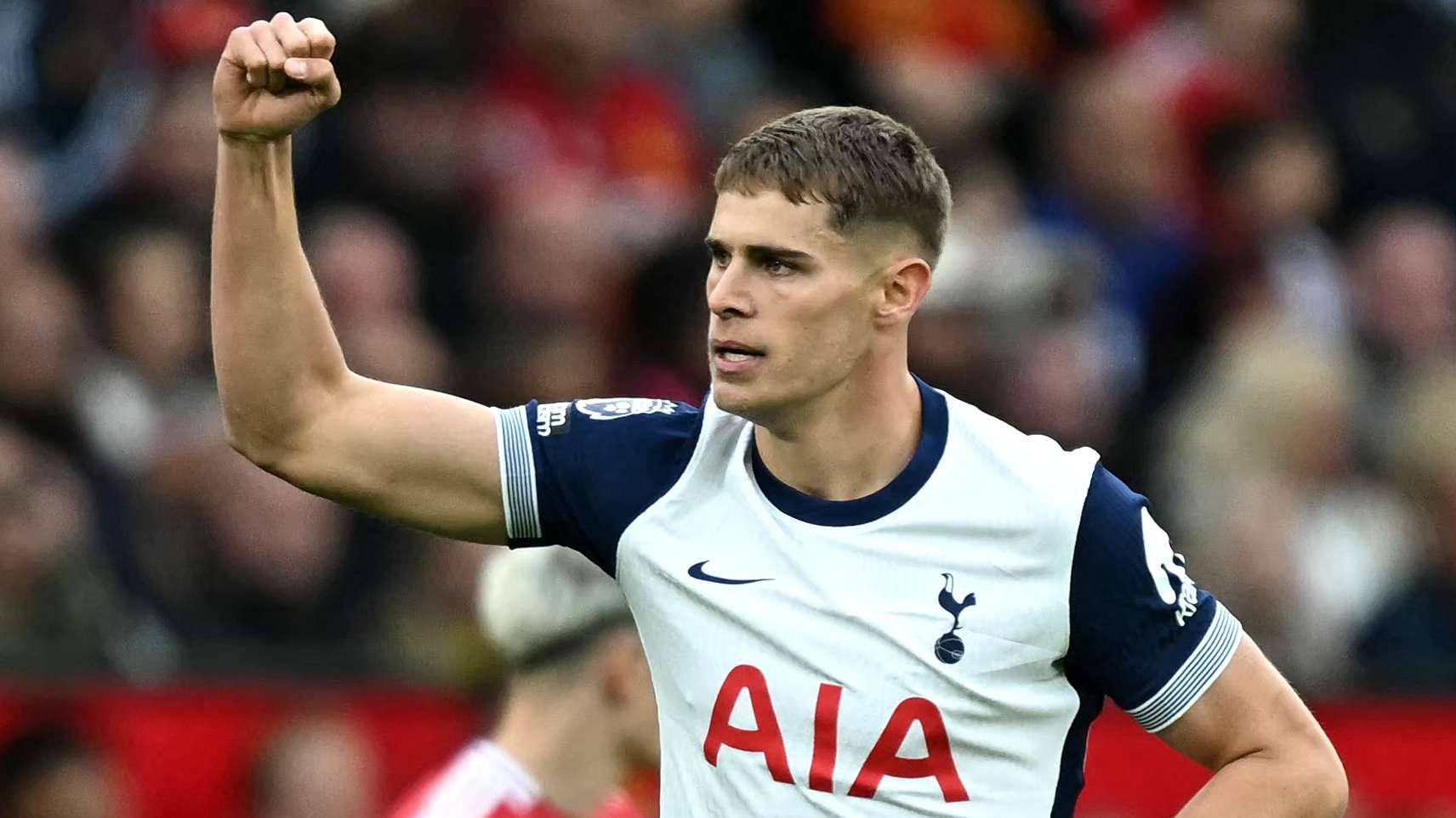 How much does Micky van de Ven earn at Tottenham?  