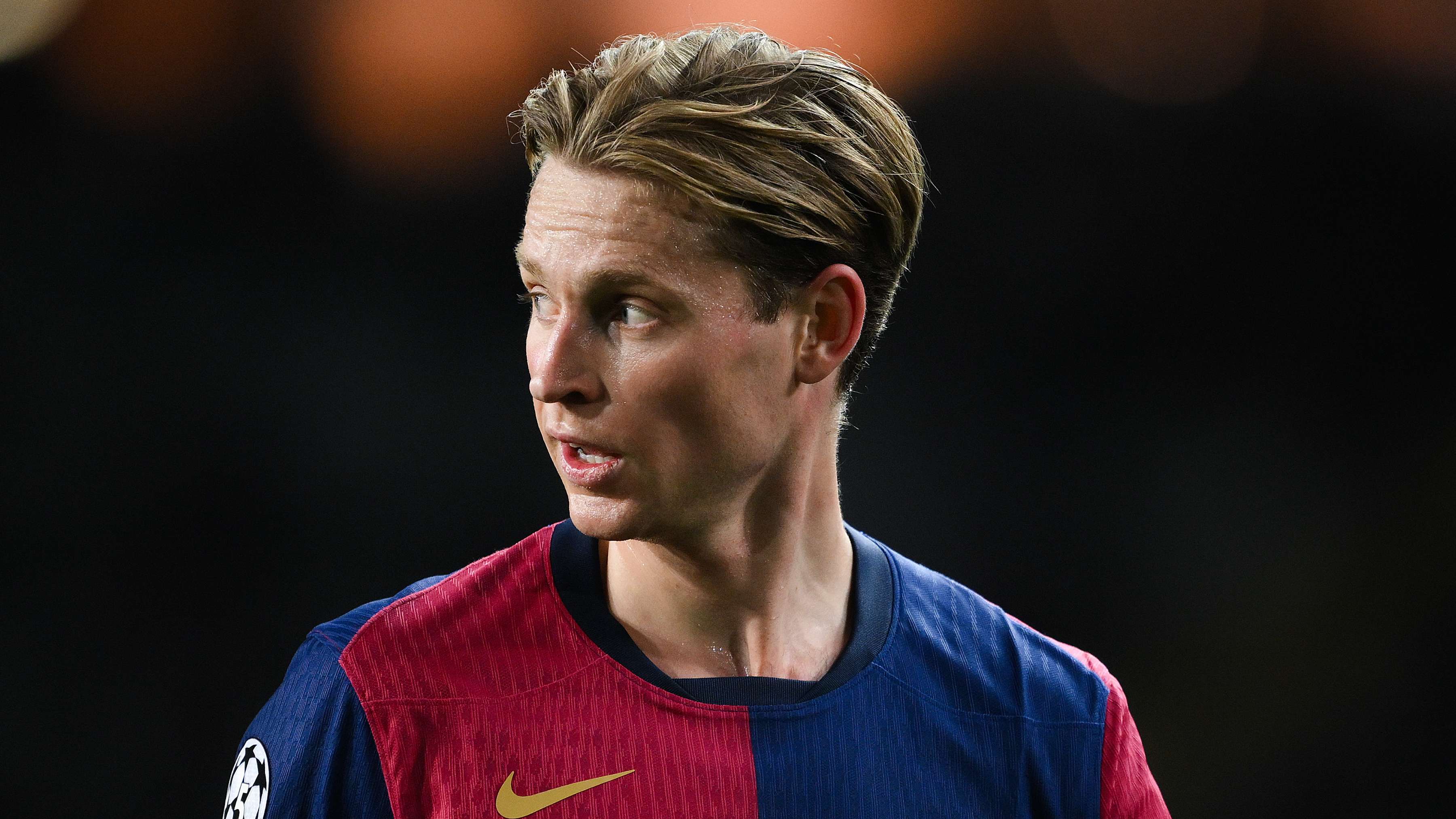 De Jong refuses to commit future to Barca despite being offered new deal  