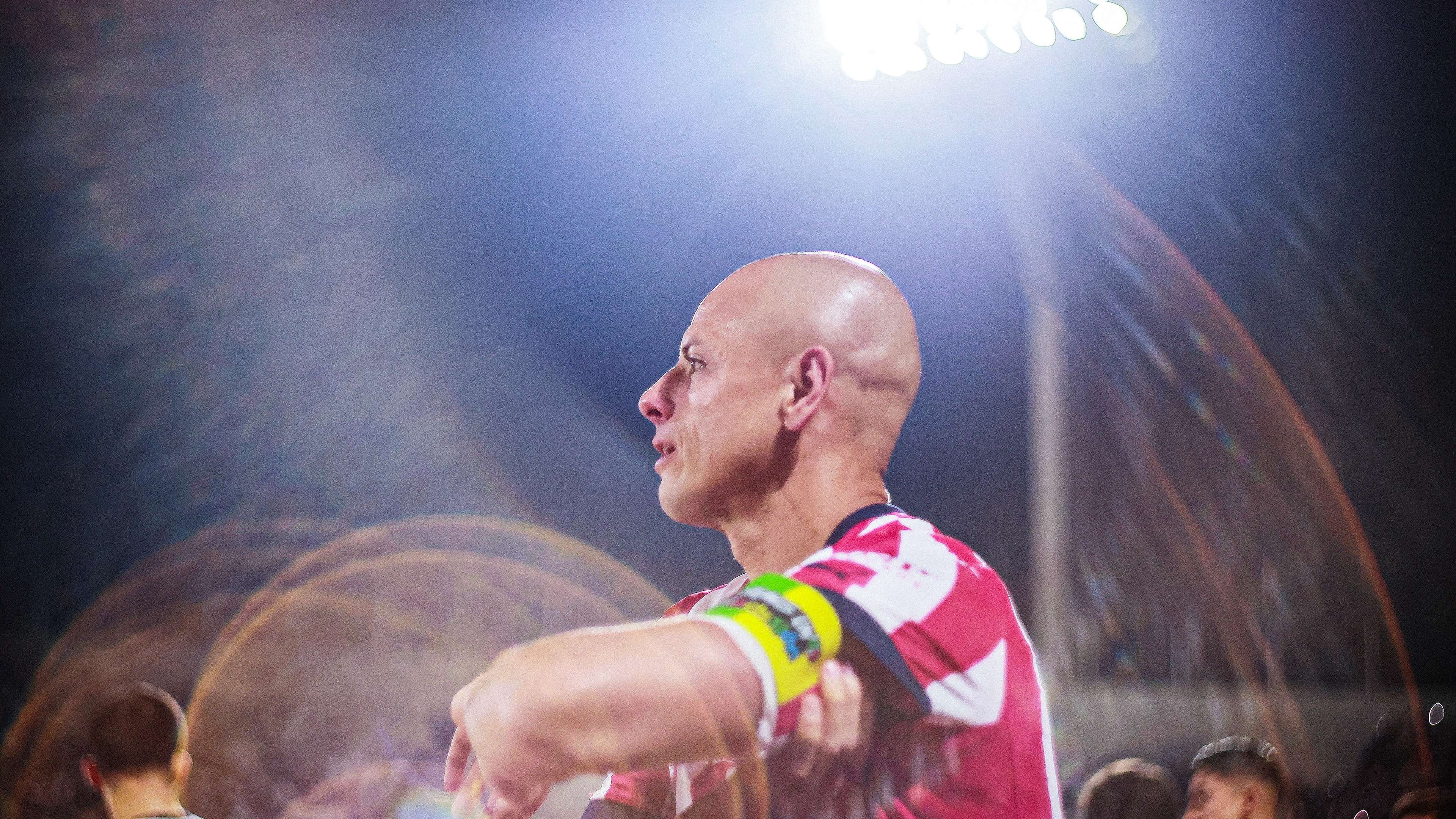 Chivas legend Bautista defends ‘Chicharito’ against critics  