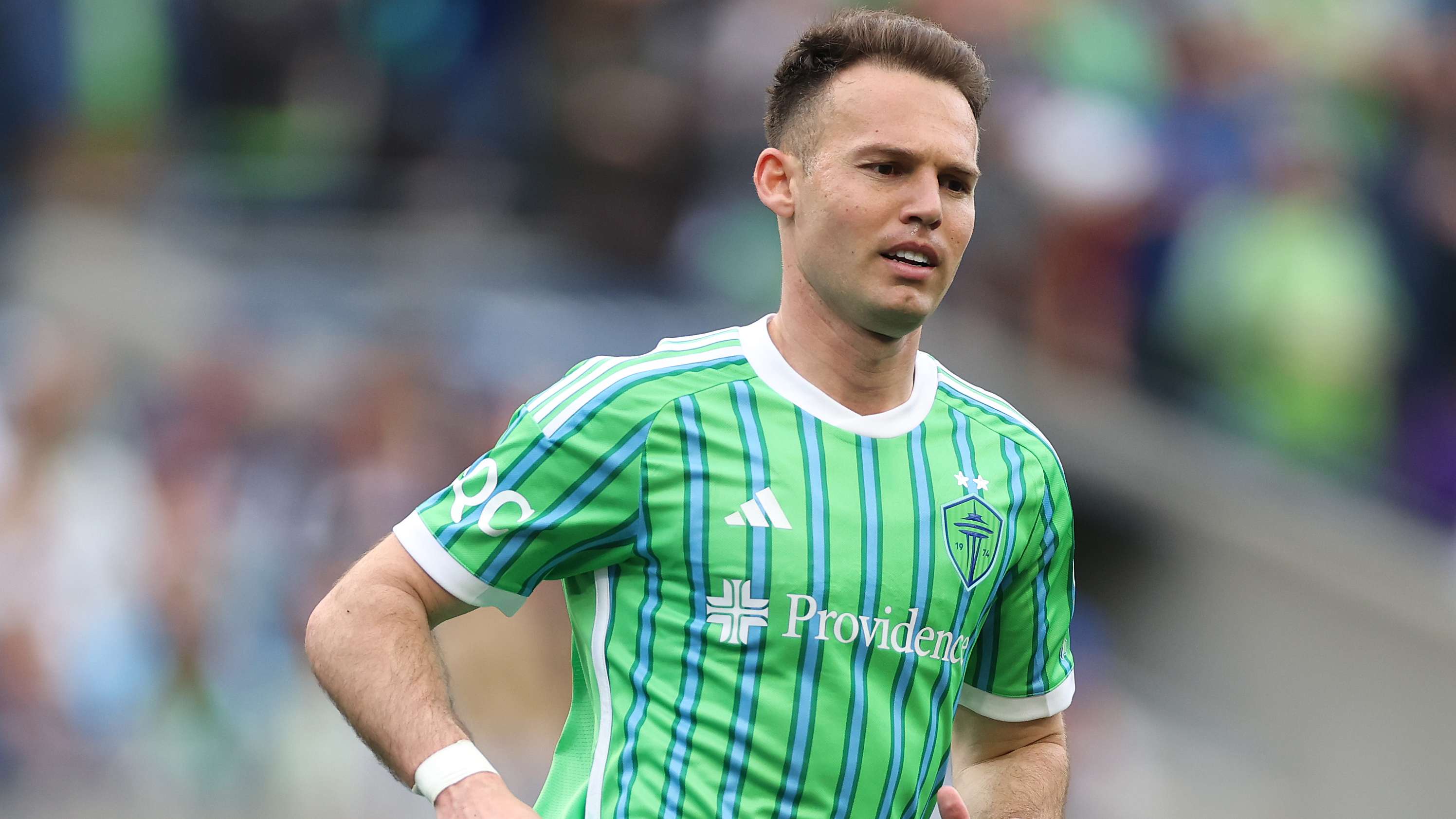 Sounders' Musovski enjoys fun encounter with Mariners mascot Moose  