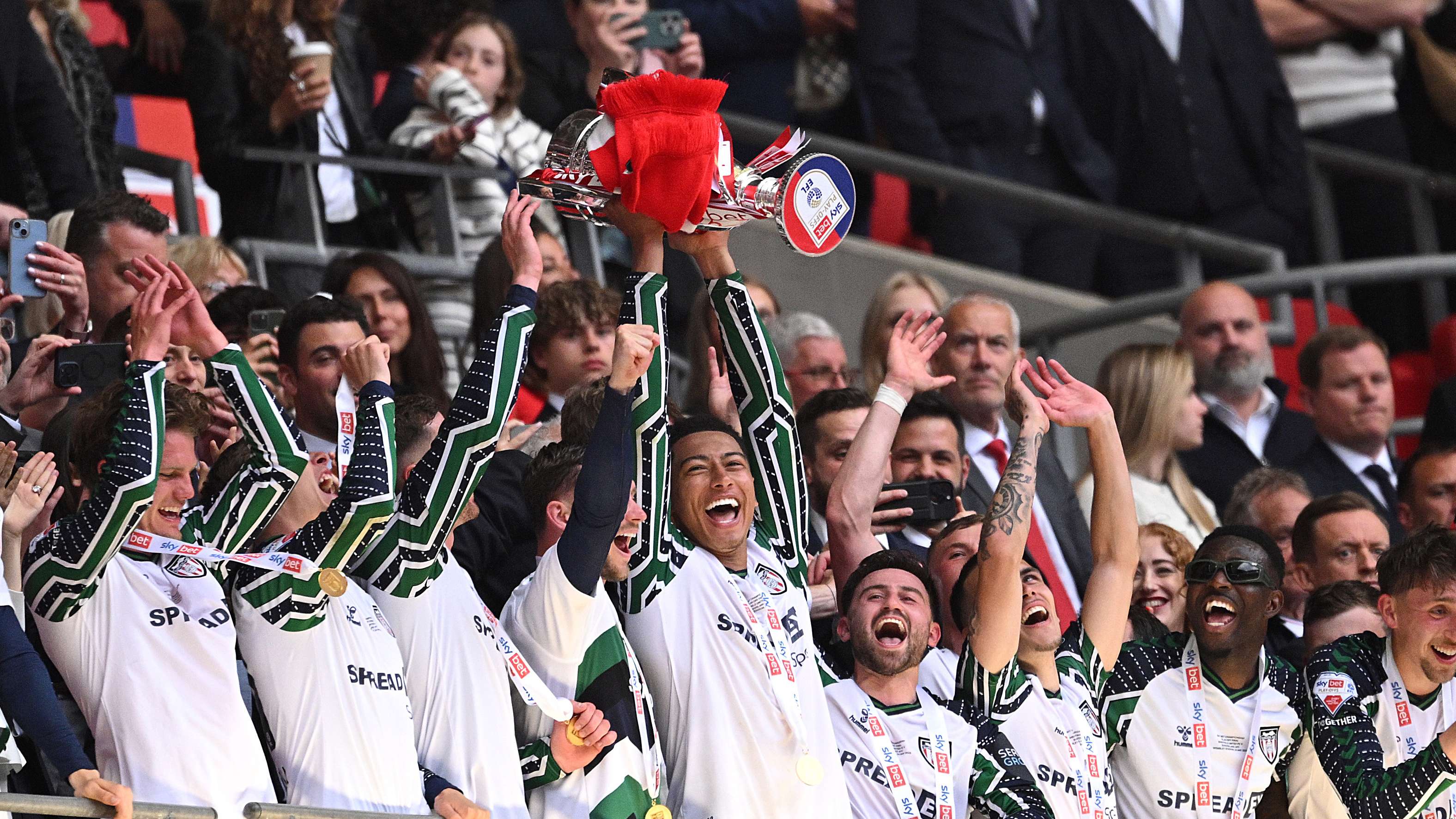 'Not a bad day' - Henderson celebrates promotion with Bellingham  