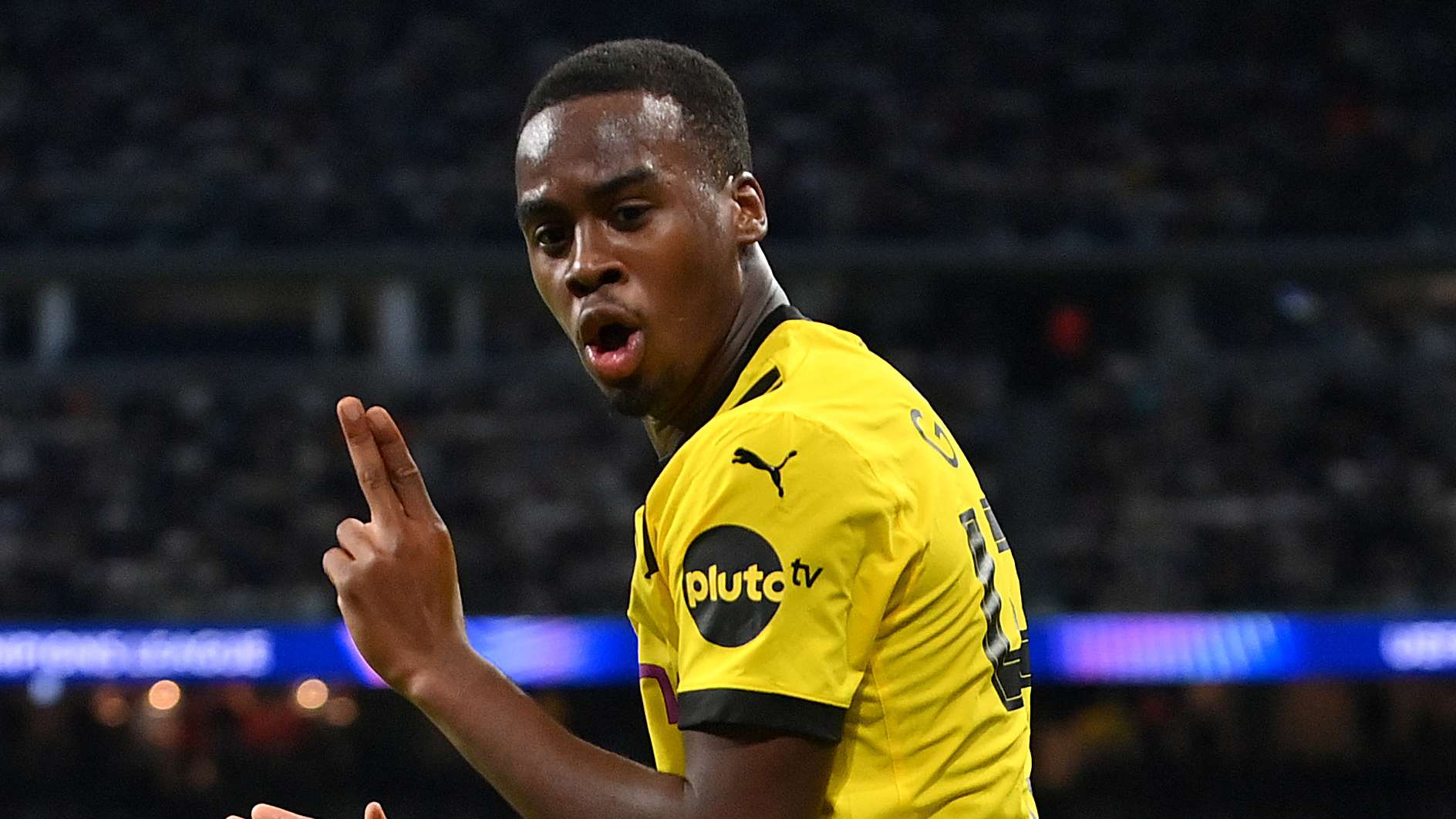 Dortmund play hardball on €65m Gittens amid Chelsea saga  