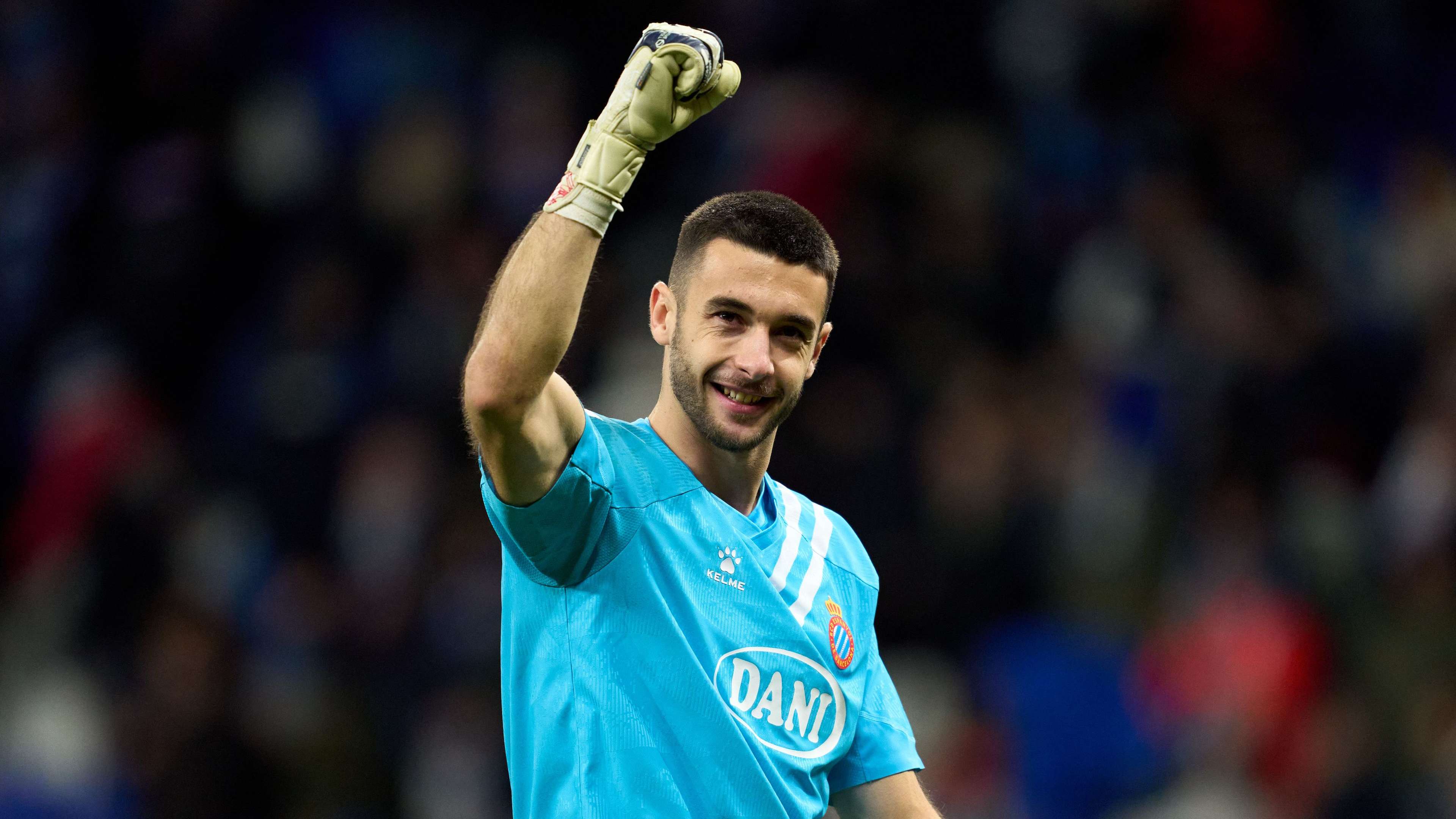 Barcelona to beat Arsenal & Man City in Joan Garcia race  