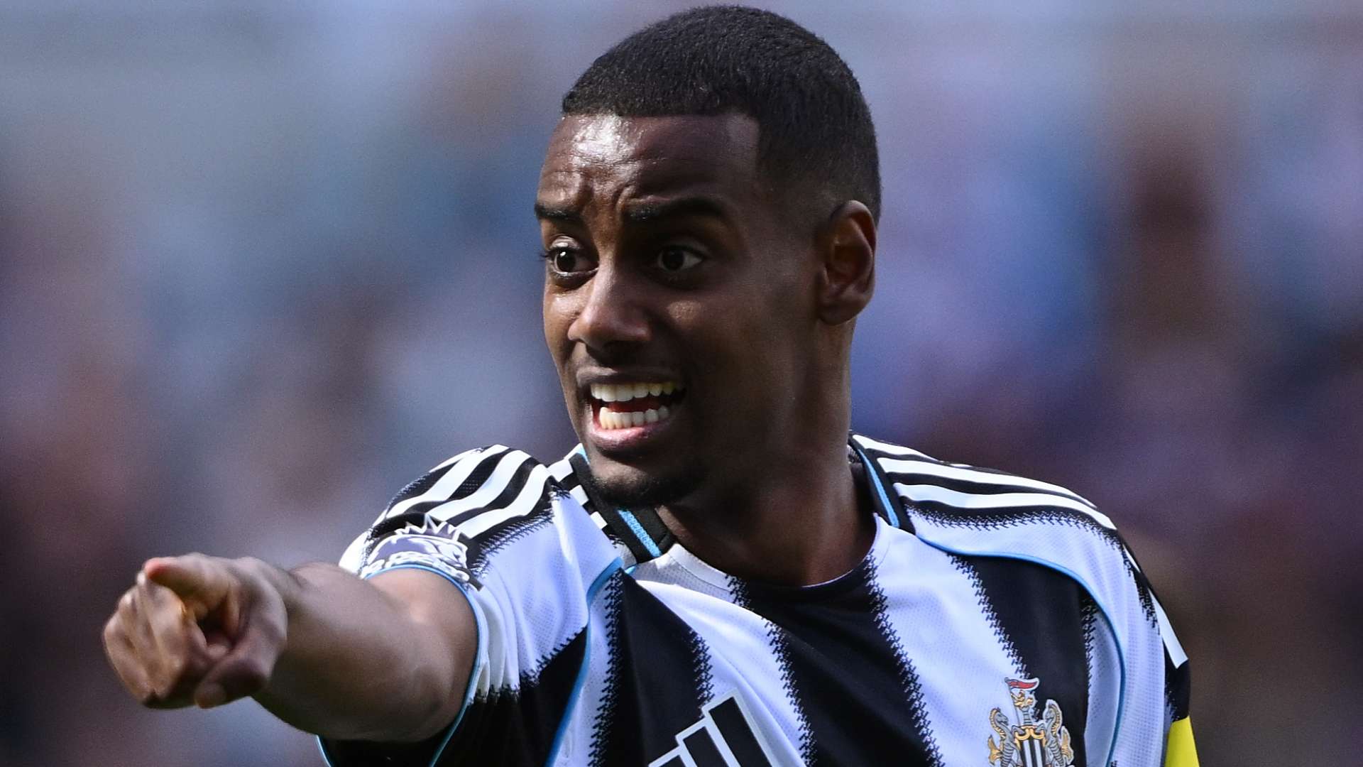 'It's ridiculous' - Shearer SLAMS Newcastle over Isak transfer stance  