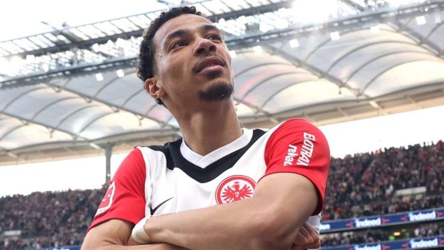 Liverpool & Man Utd do battle for Ekitike after Newcastle snub  