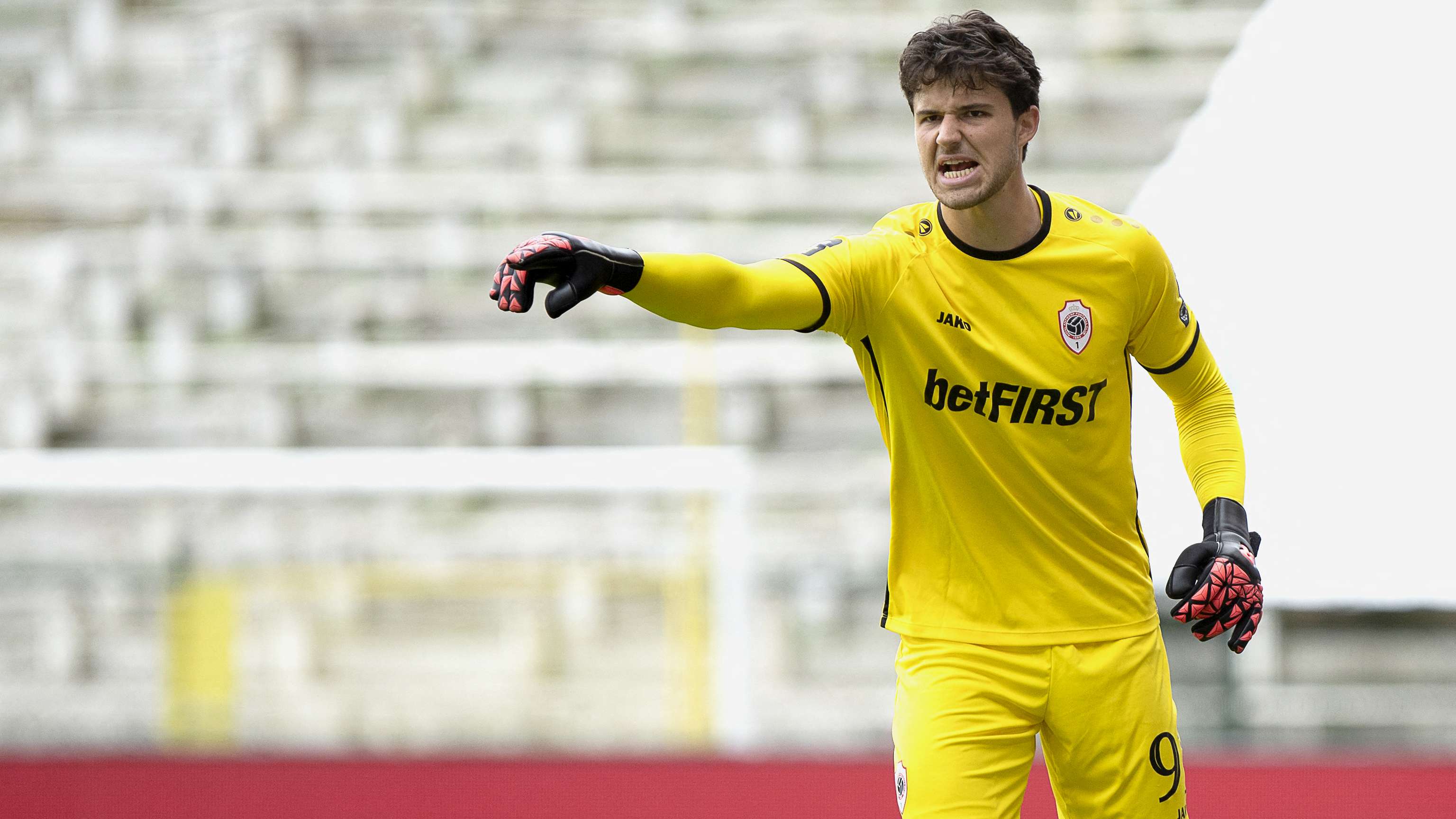 Man Utd ready to 'step up interest' in goalkeeper Lammens  
