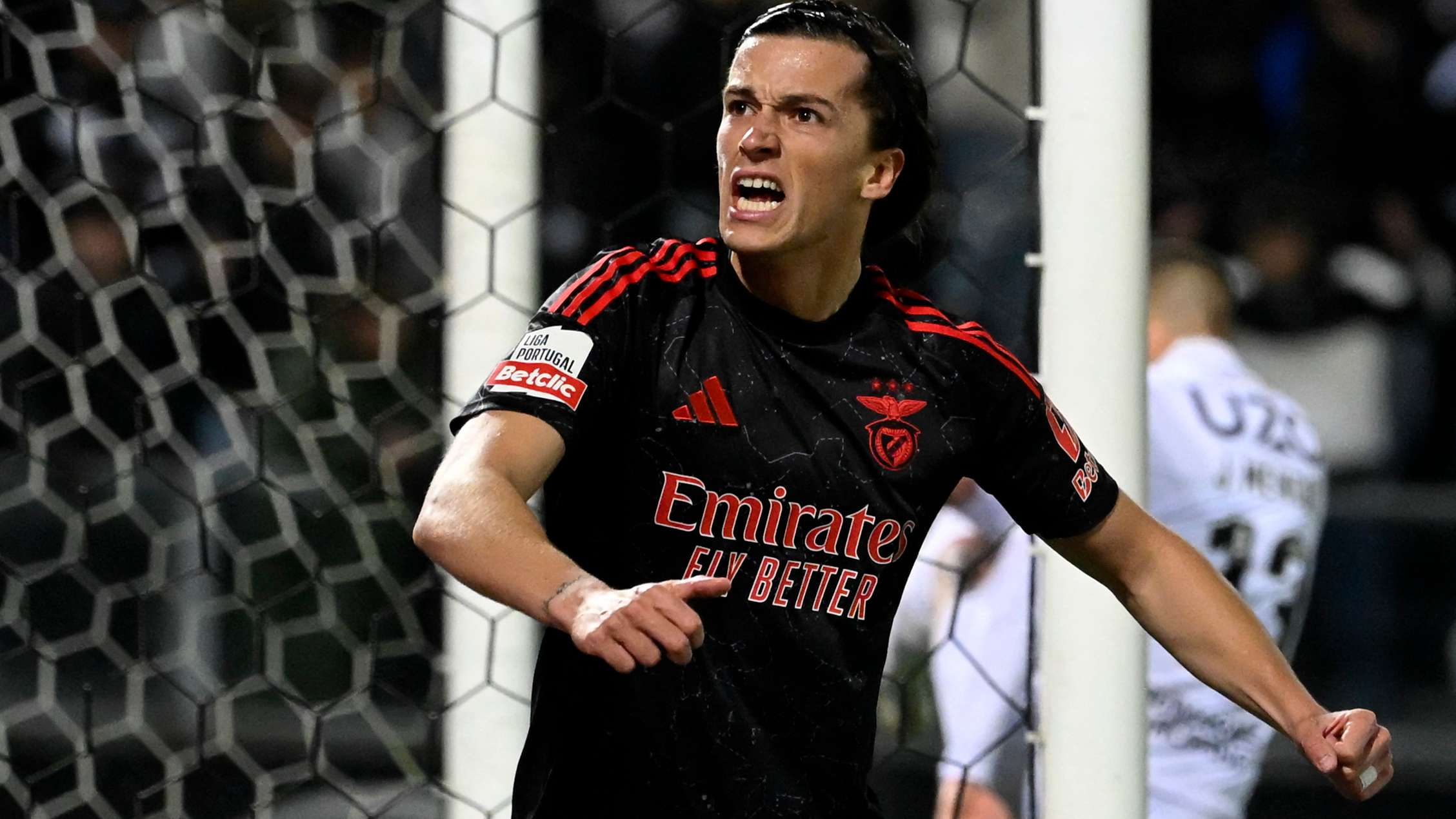 Madrid near Carreras signing but refuse to pay release clause  