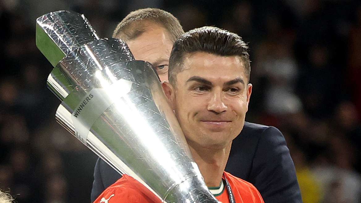 📽️ | Ronaldo spotted driving luxury $2.2m Bugatti in Lisbon  