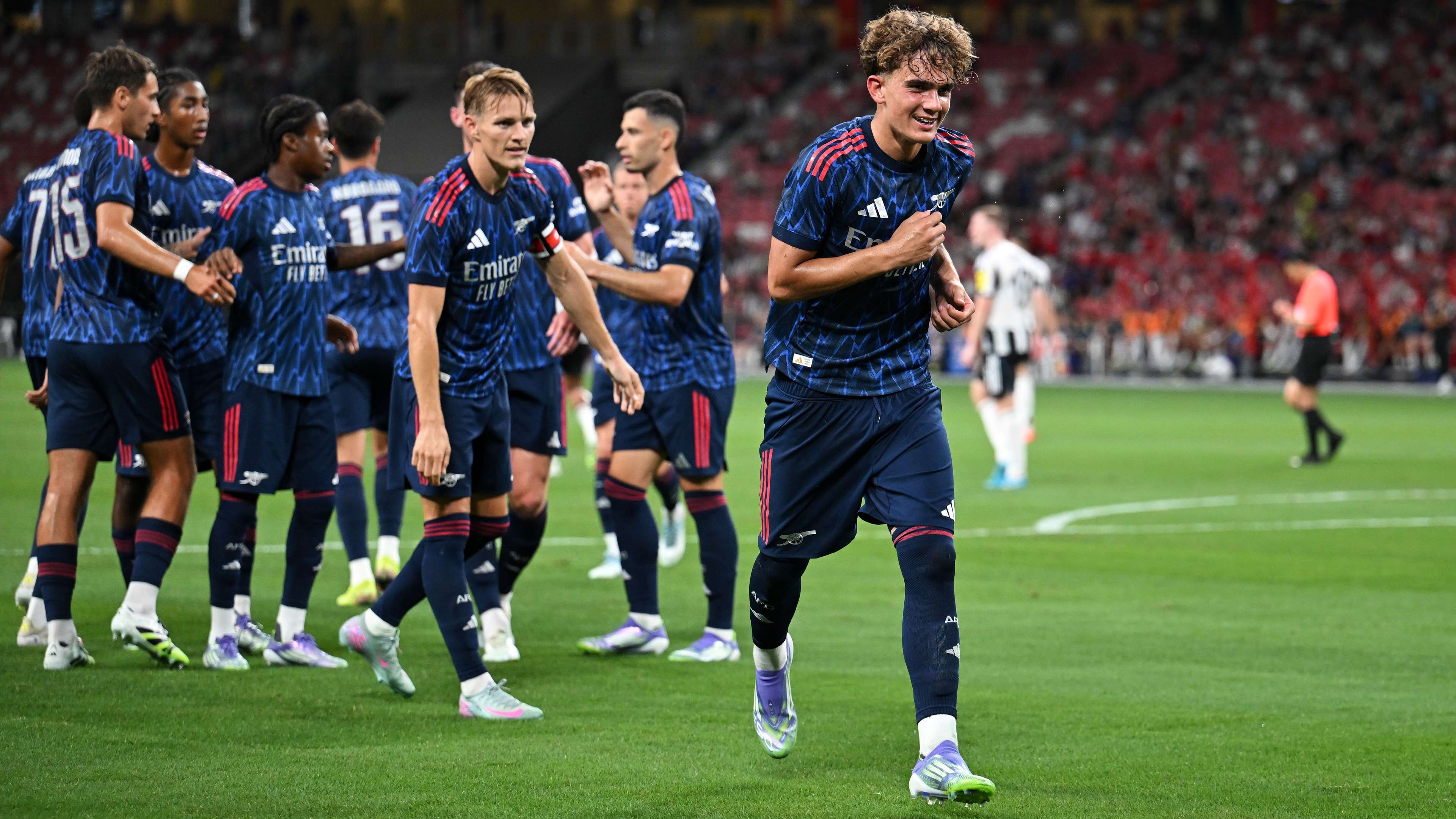 Dowman, you star! 15-year-old steals show for Arsenal  